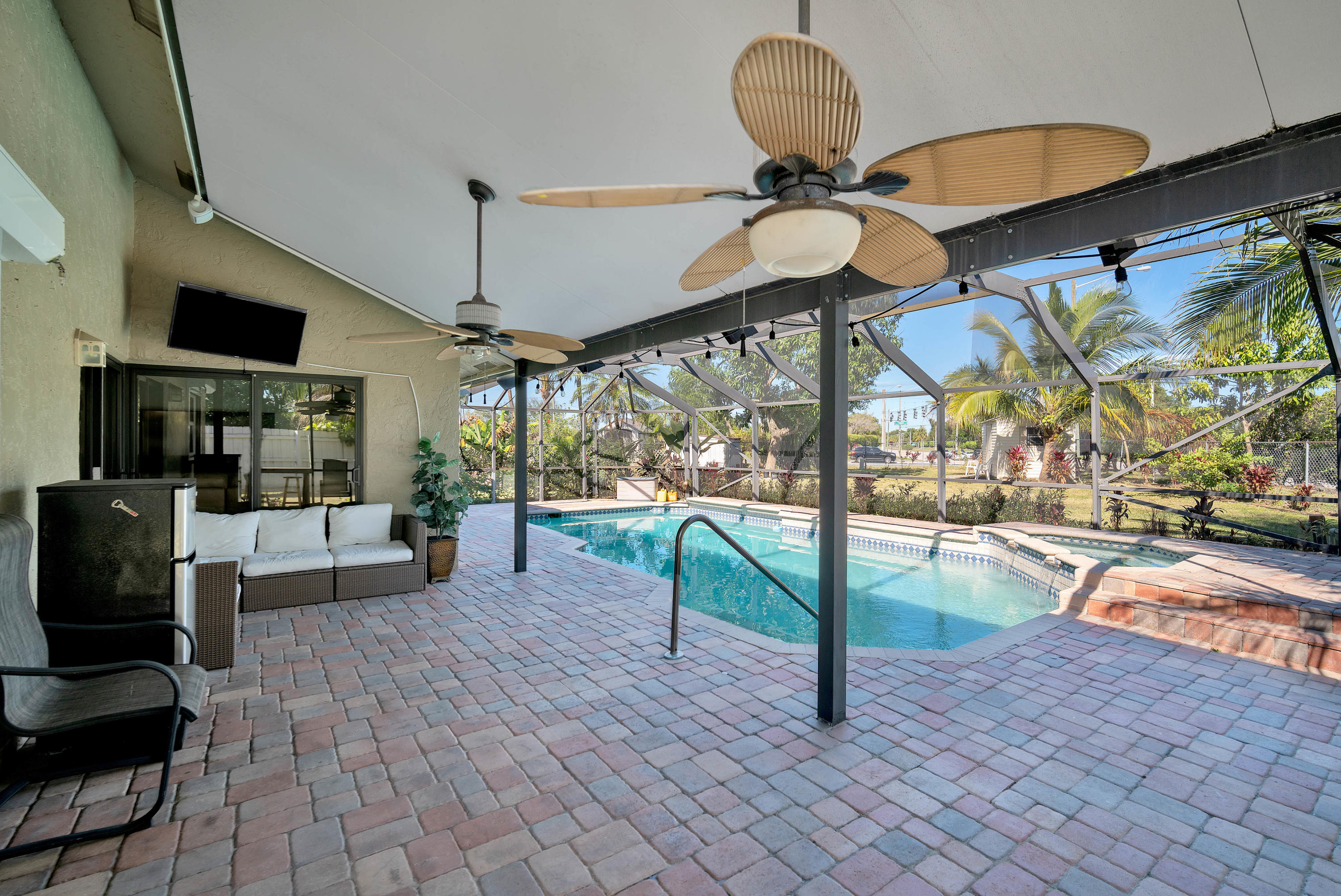 9179 Bedford Drive Boca Raton, FL 33434 - Photo 32 of 40 DSC00613