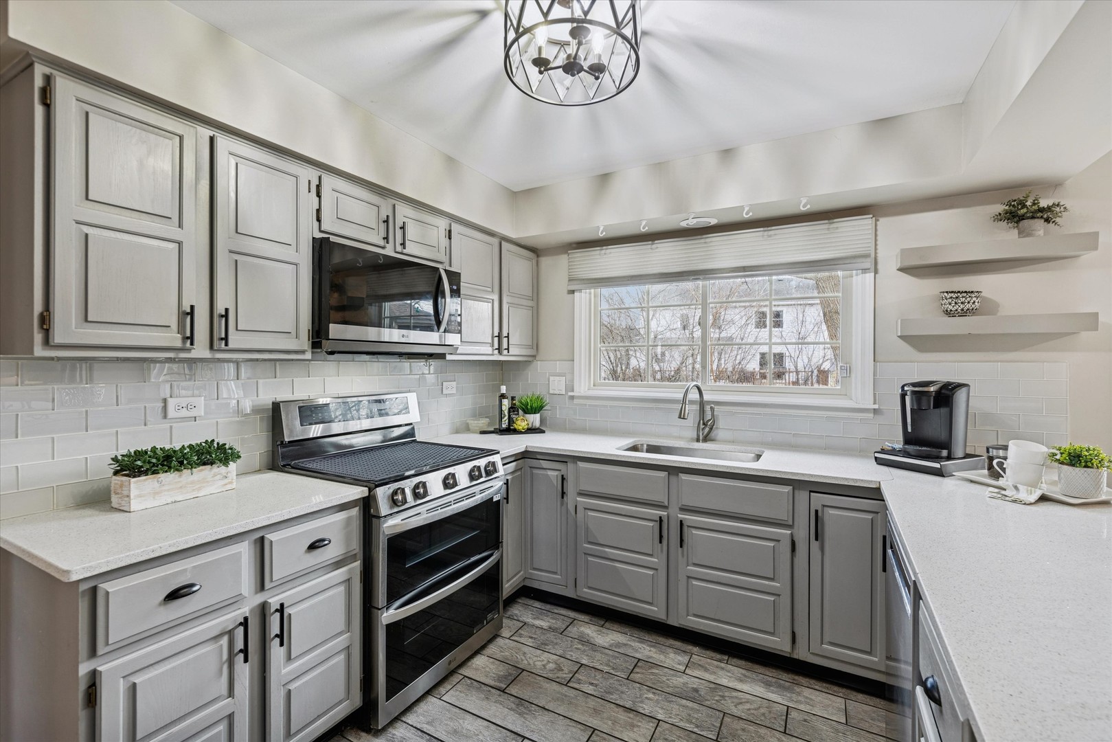 570 Riva Court Wheaton, IL 60189 - Photo 11 of 30