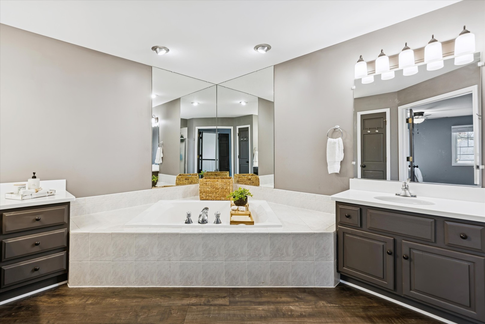 570 Riva Court Wheaton, IL 60189 - Photo 18 of 30