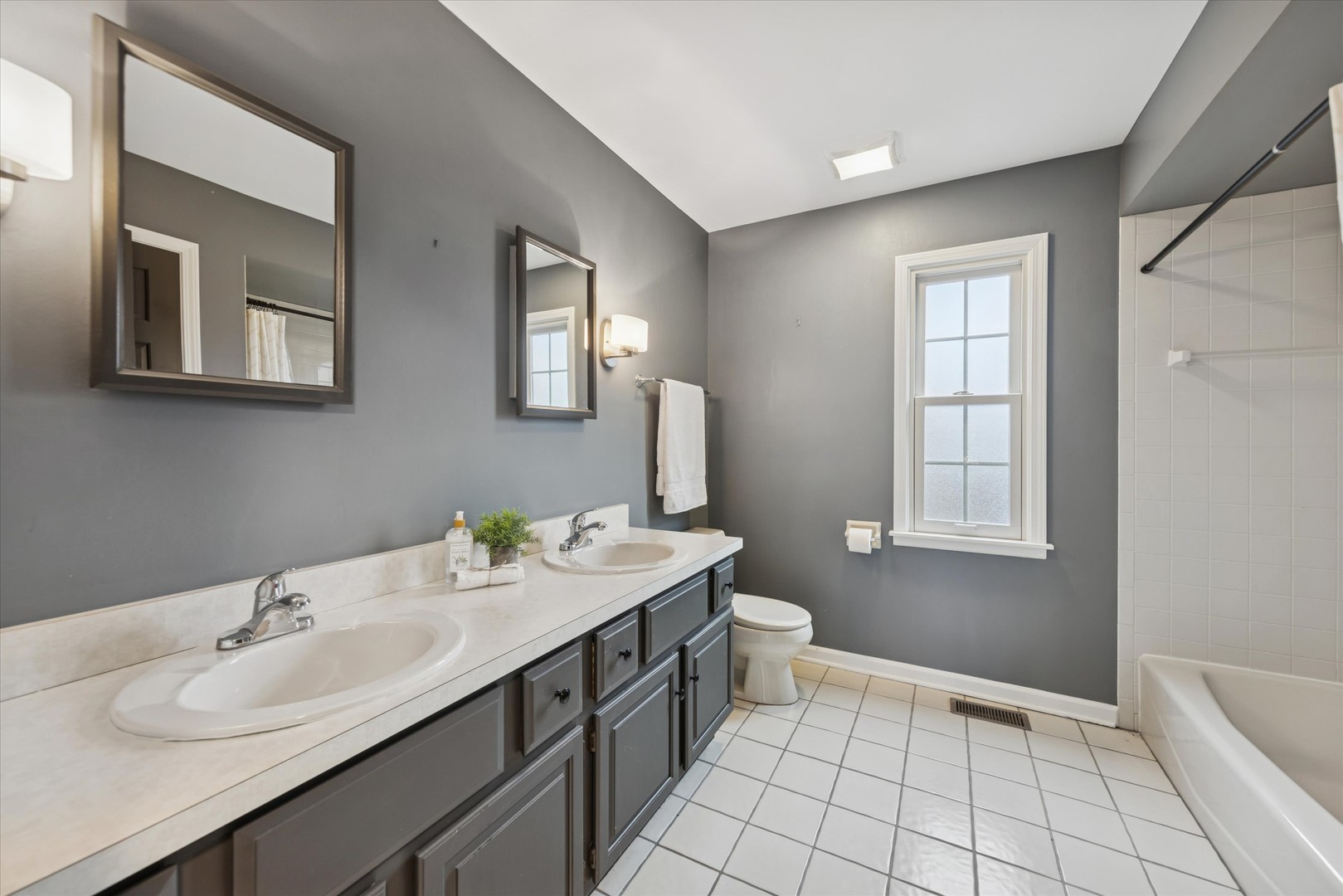 570 Riva Court Wheaton, IL 60189 - Photo 23 of 30