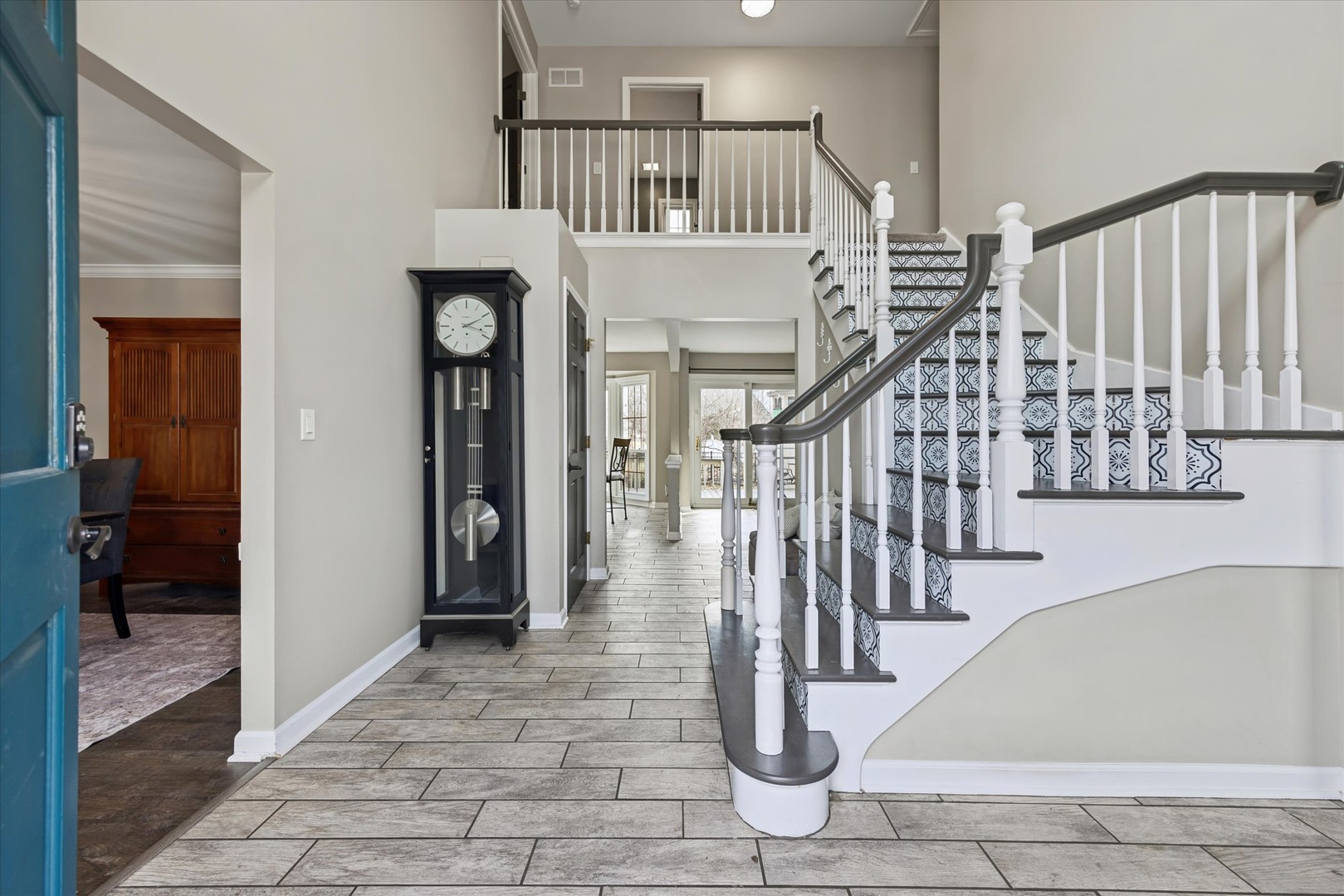 570 Riva Court Wheaton, IL 60189 - Photo 3 of 30