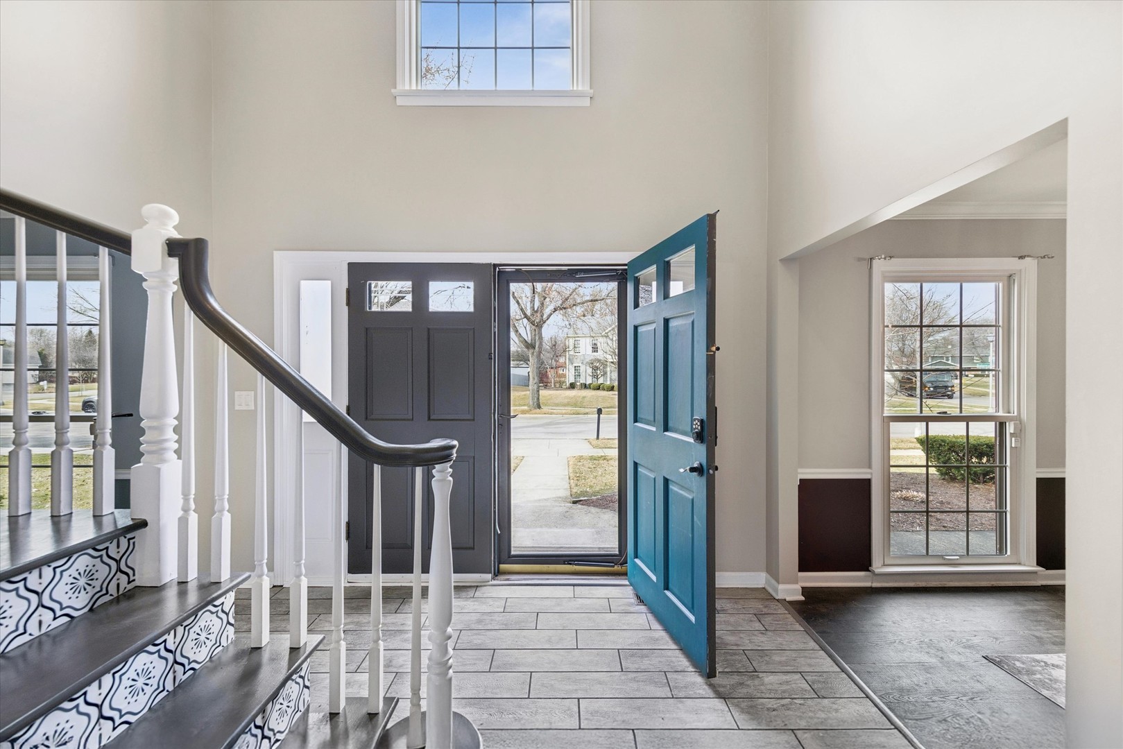 570 Riva Court Wheaton, IL 60189 - Photo 4 of 30