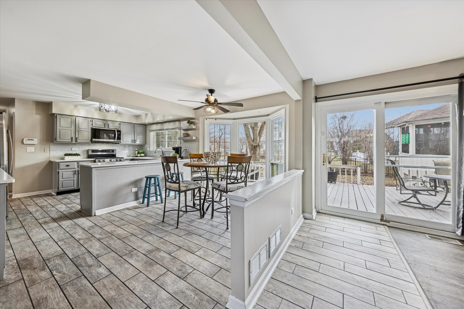 570 Riva Court Wheaton, IL 60189 - Photo 8 of 30