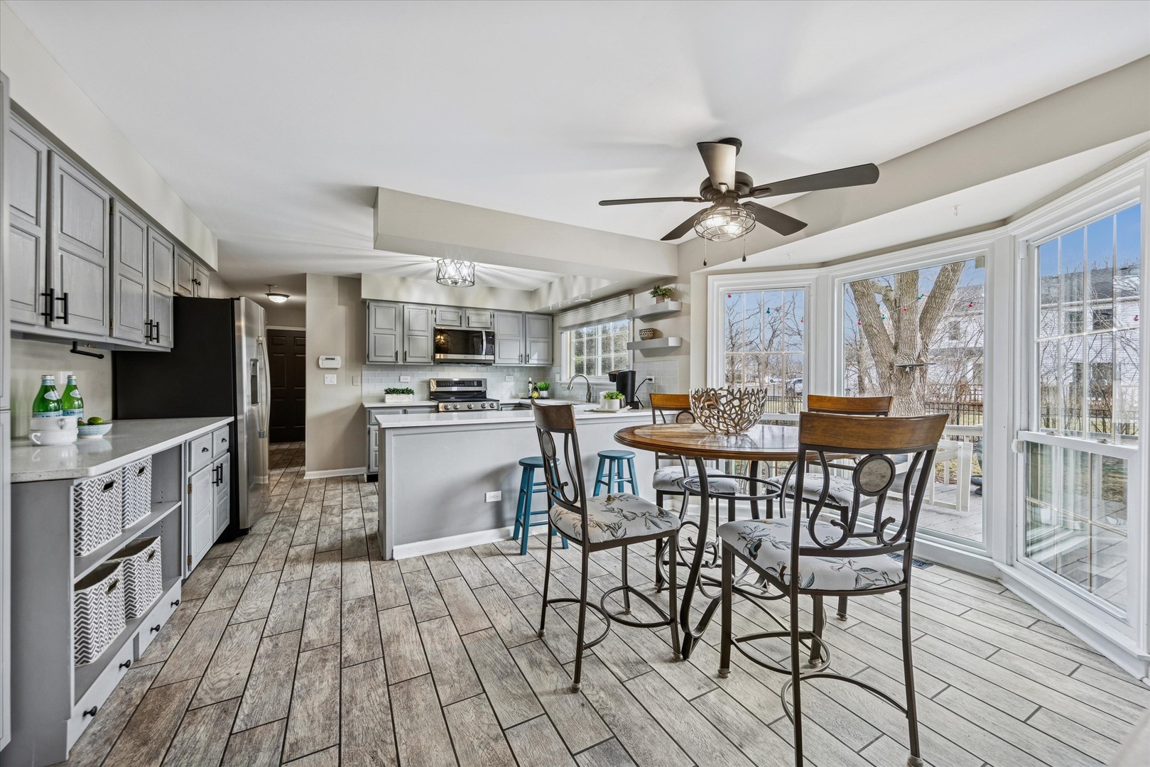 570 Riva Court Wheaton, IL 60189 - Photo 9 of 30