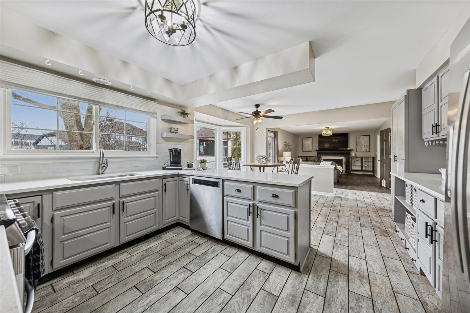 570 Riva Court Wheaton, IL 60189 - Photo 10 of 30