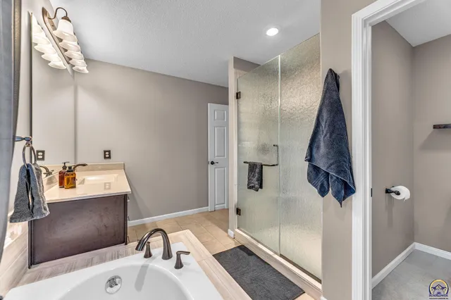 $464,950 | 7710 Southwest 27th Street, Topeka, KS 66614