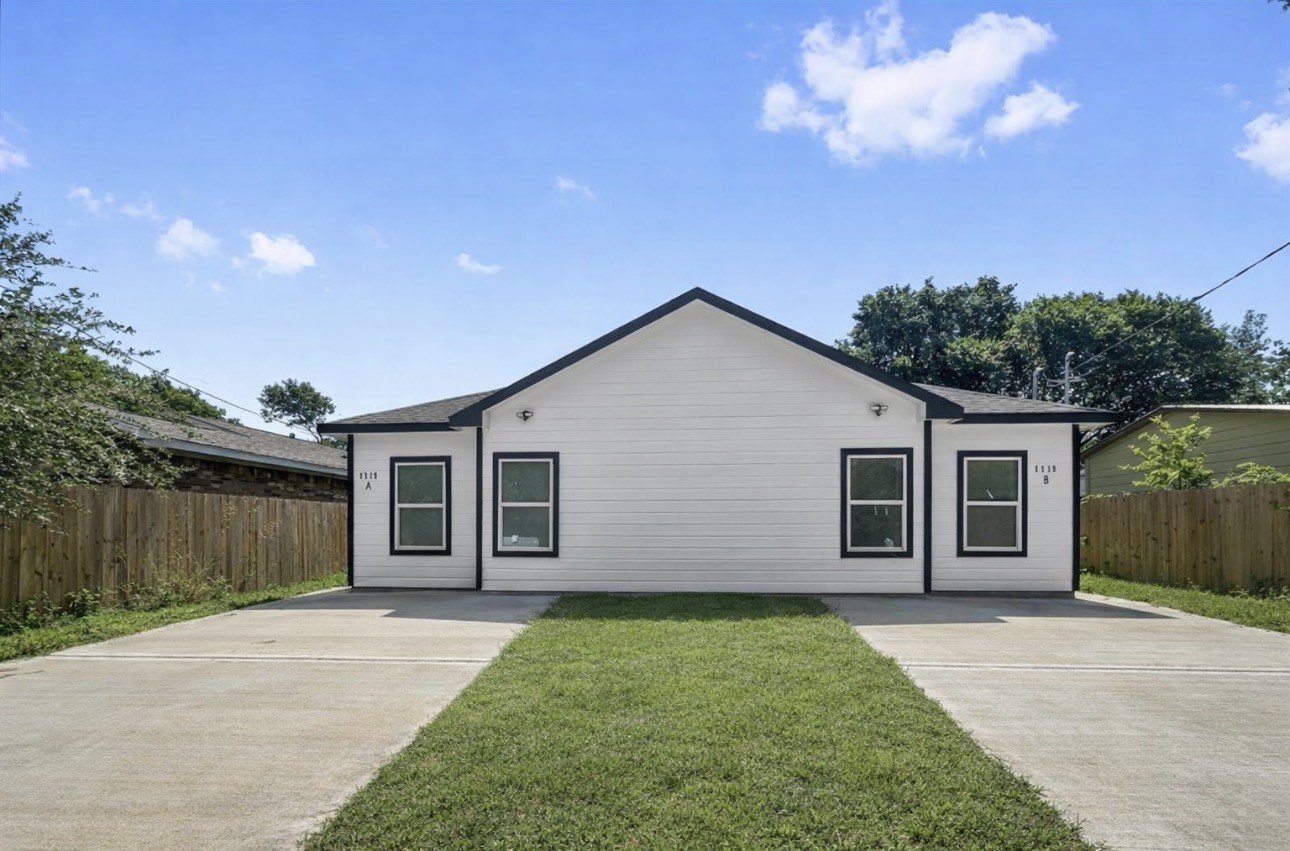 6010 Bobby Burns Street Houston, TX 77028 - Photo 20 of 22 a view of a backyard of the house