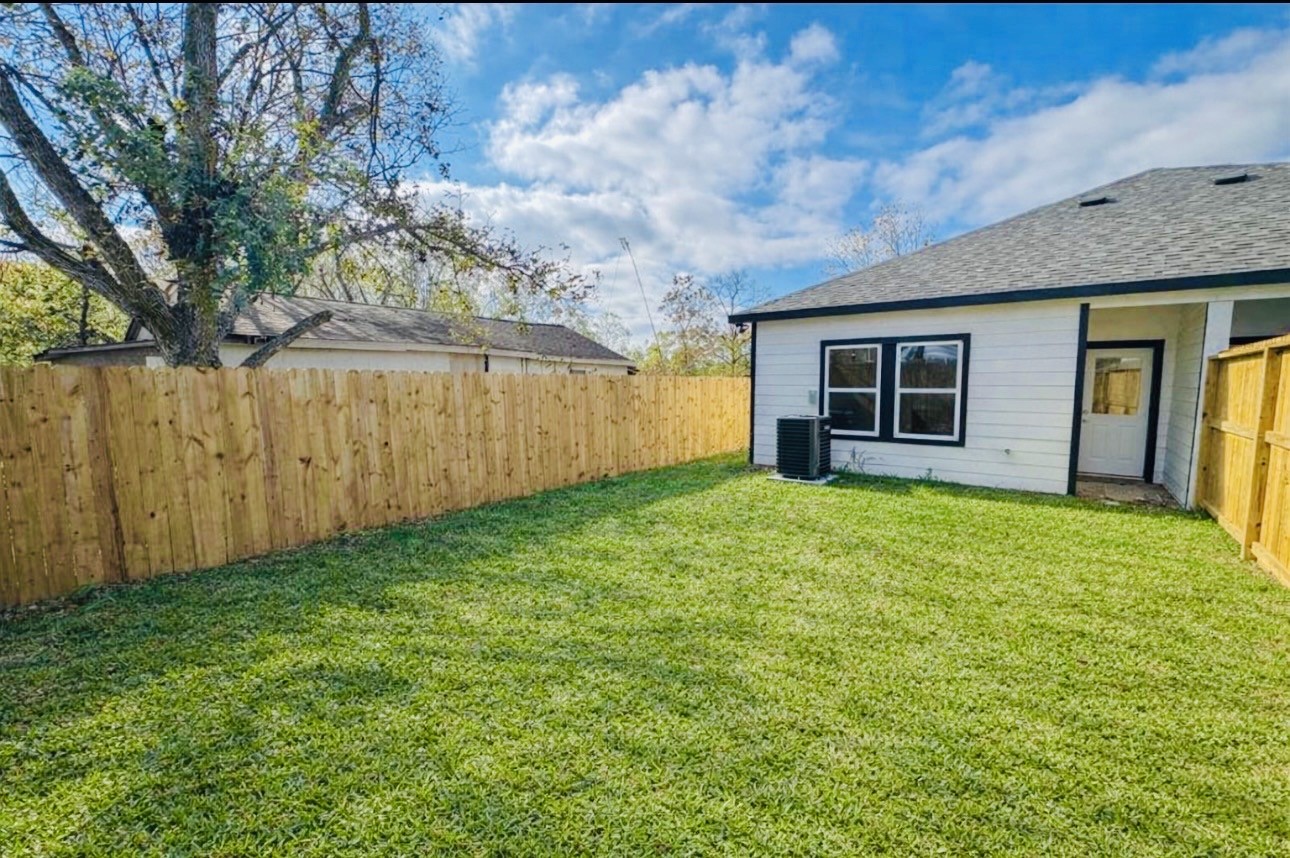 6010 Bobby Burns Street Houston, TX 77028 - Photo 22 of 22 a view of a backyard with wooden fence and a tree