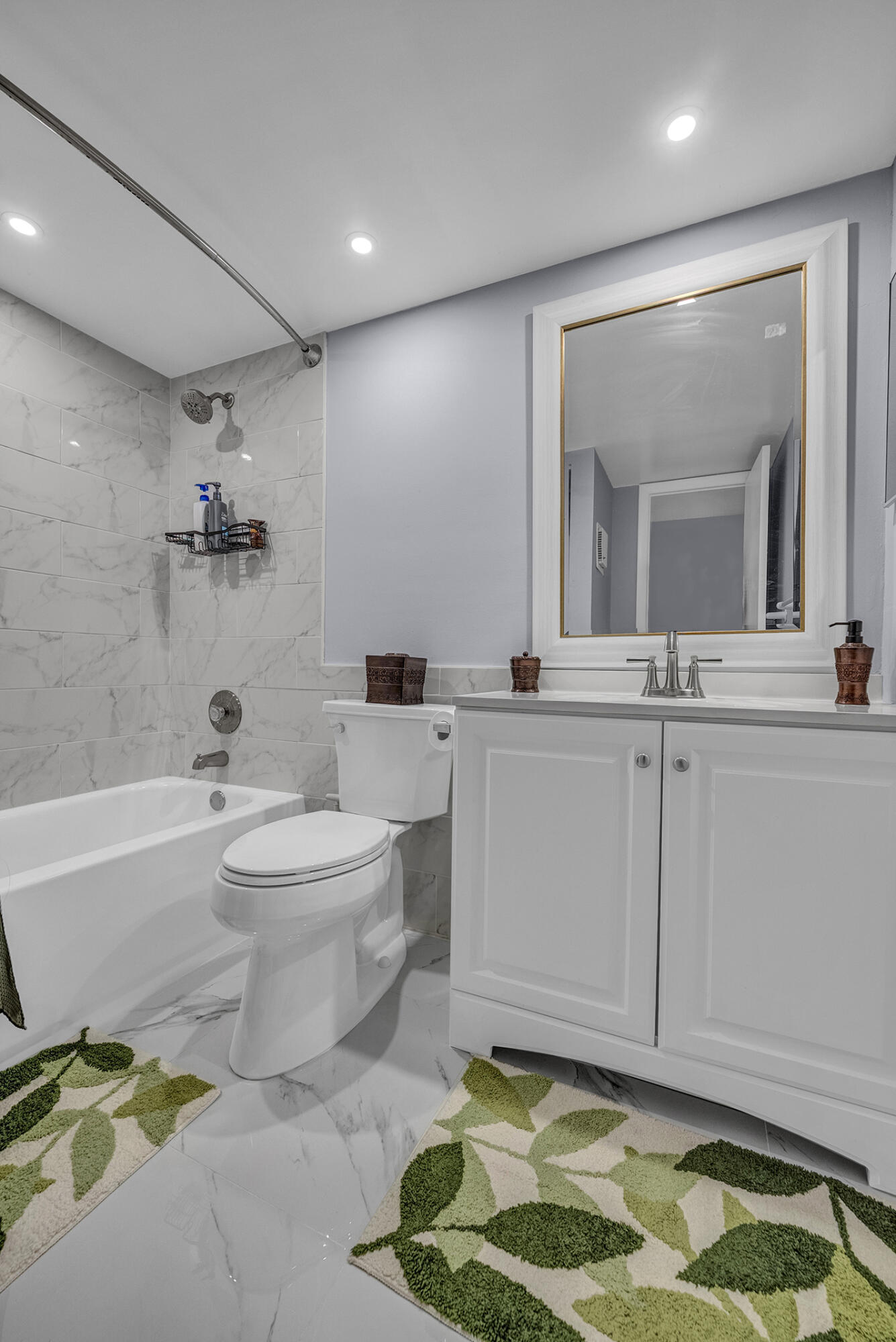 162 Capri East Delray Beach, FL 33484 - Photo 12 of 19 Second Bathroom