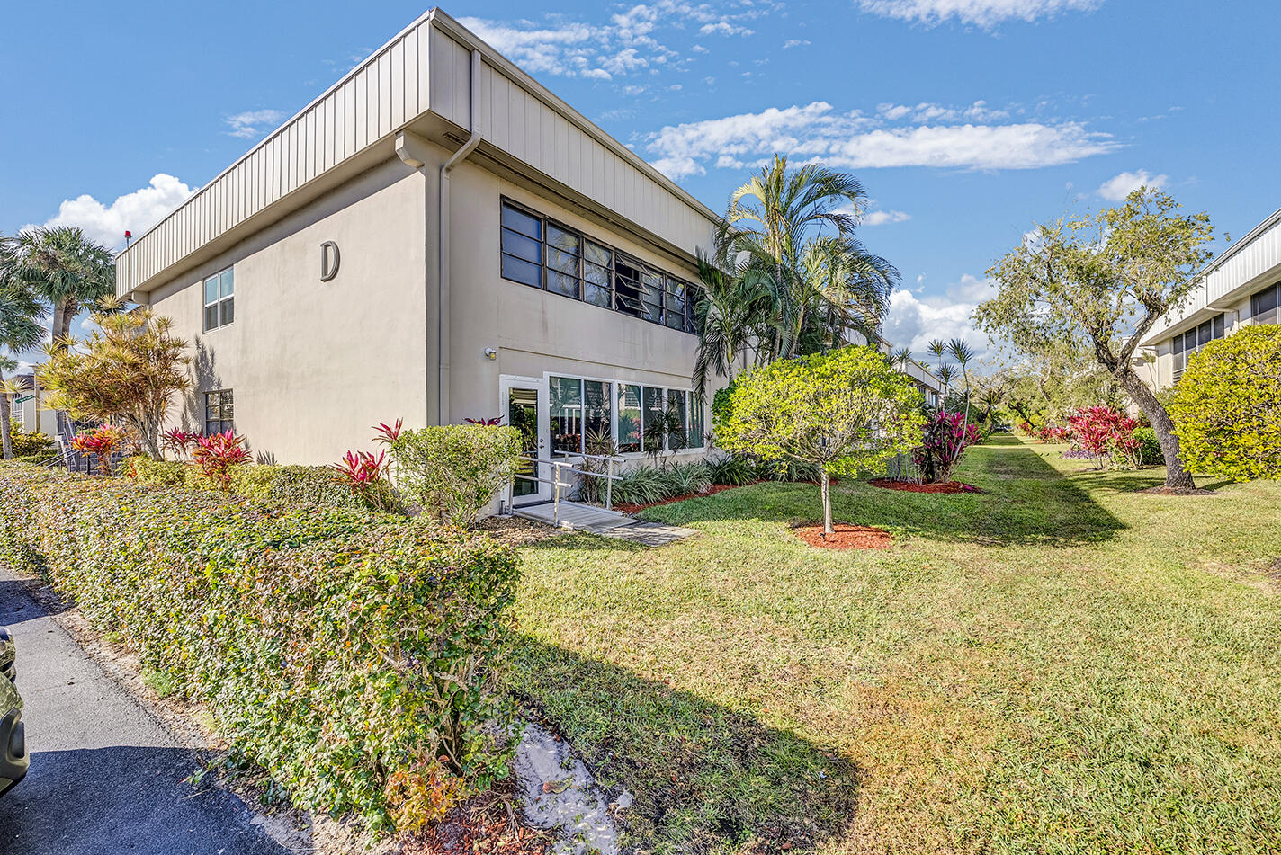 162 Capri East Delray Beach, FL 33484 - Photo 18 of 19 Building D Exterior