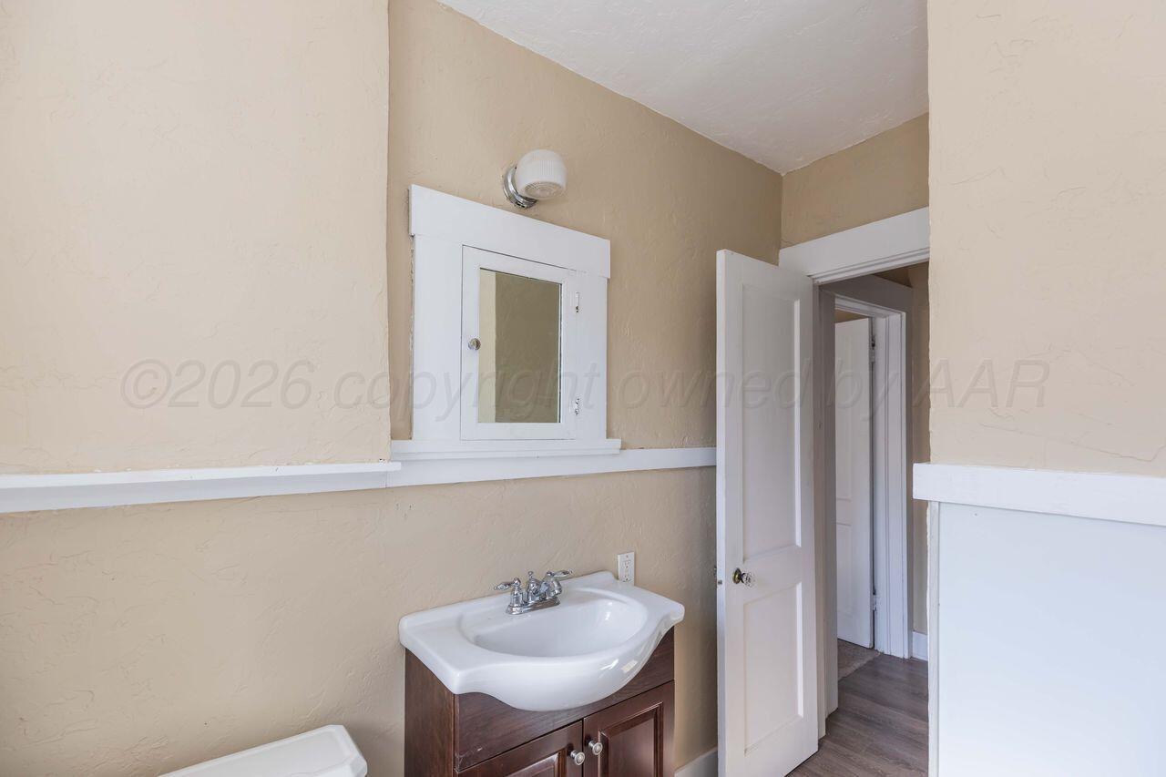 3713 Line Avenue Amarillo, TX 79106 - Photo 20 of 30 bathroom 1 view 2