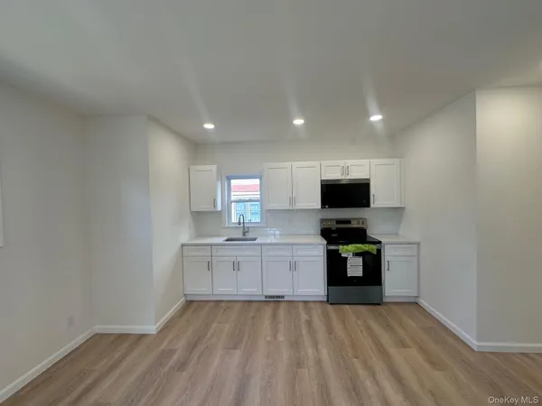 $2,000 | 38 Carroll Street, Unit 1, Poughkeepsie, NY 12601