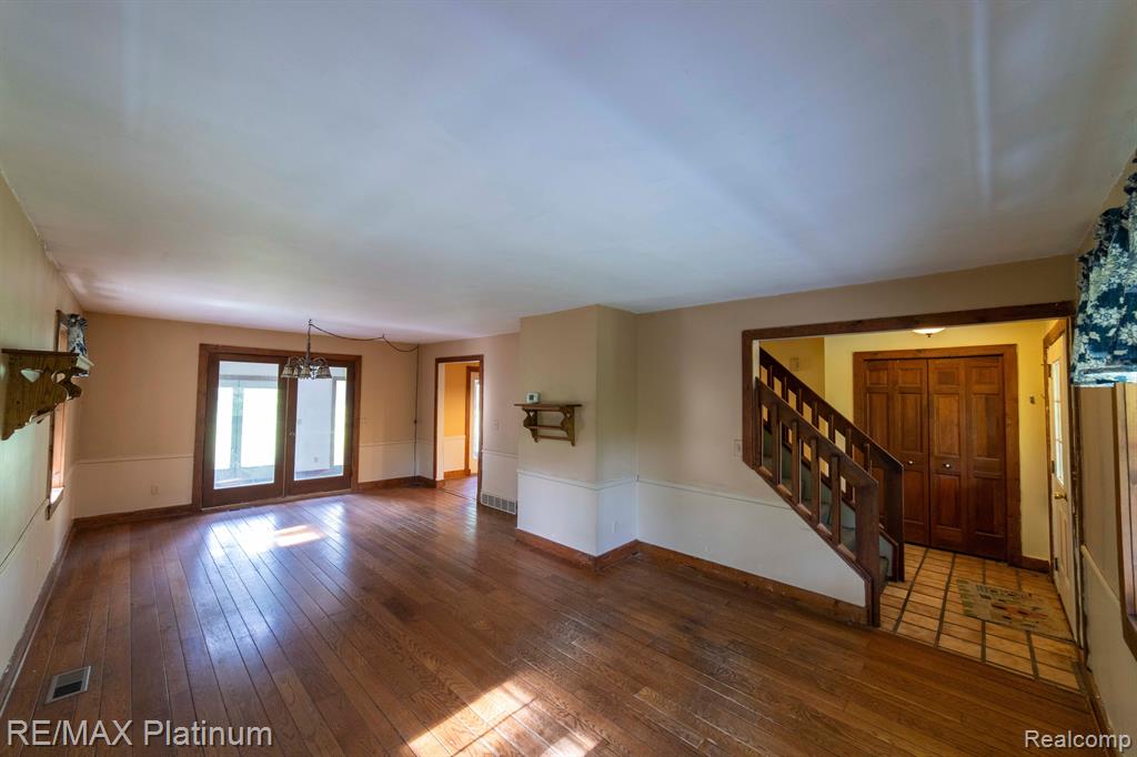 10076 Gordon Road Fenton, MI 48430 - Photo 2 of 67