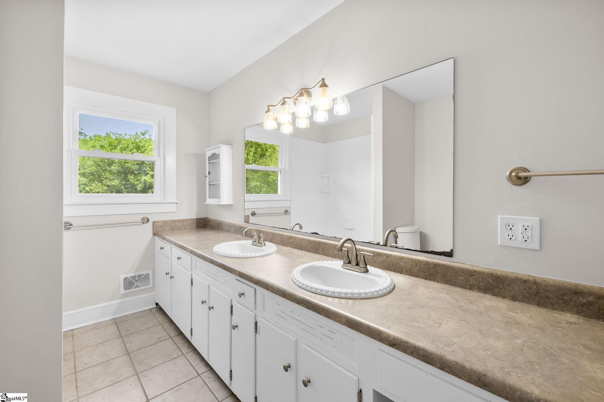 1313 North Parker Road Greenville, SC 29609 - Photo 14 of 48