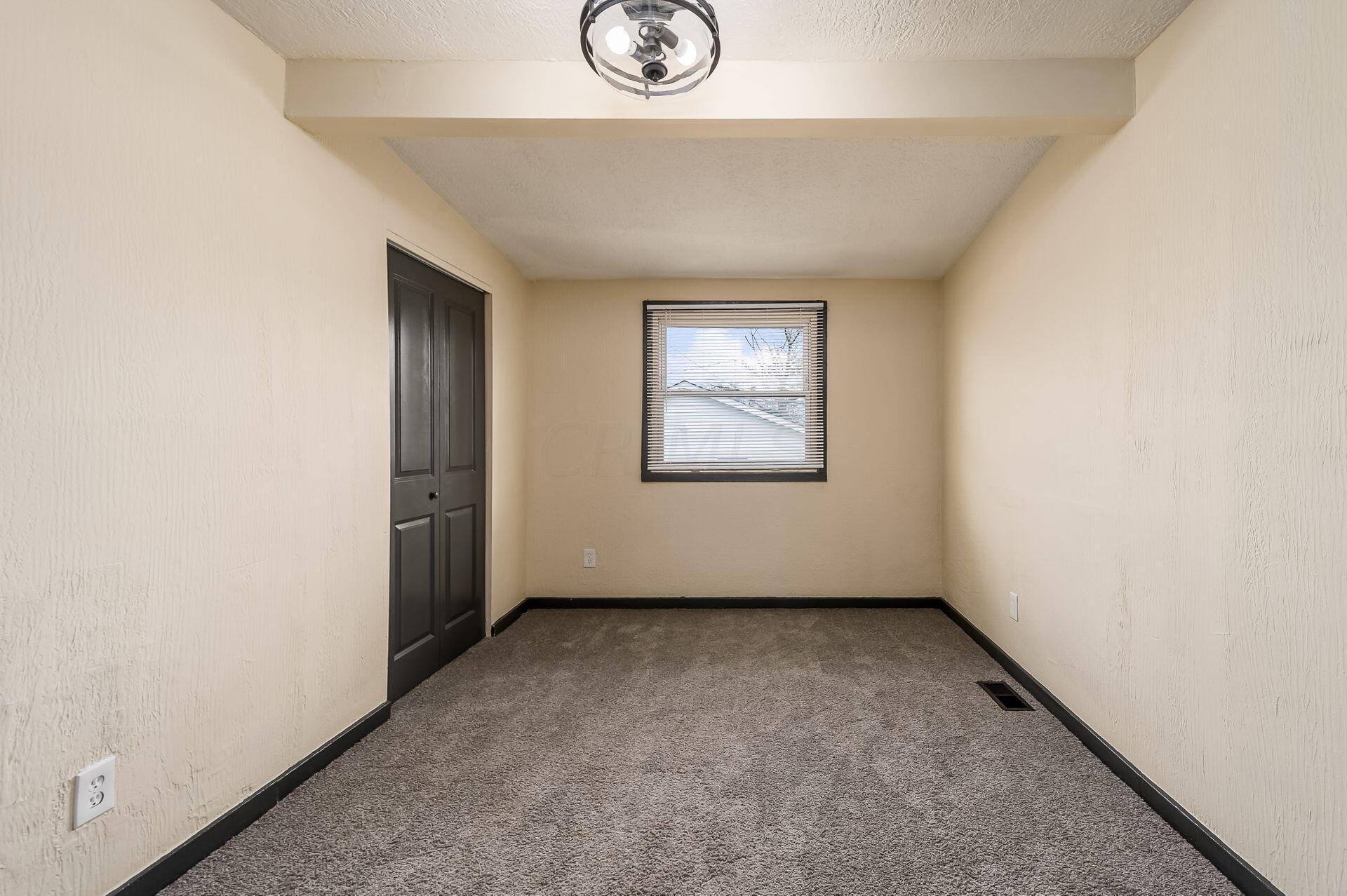 1358 Lockbourne Road Columbus, OH 43206 - Photo 16 of 35 021_699f5_W Lockbourne Rd-037