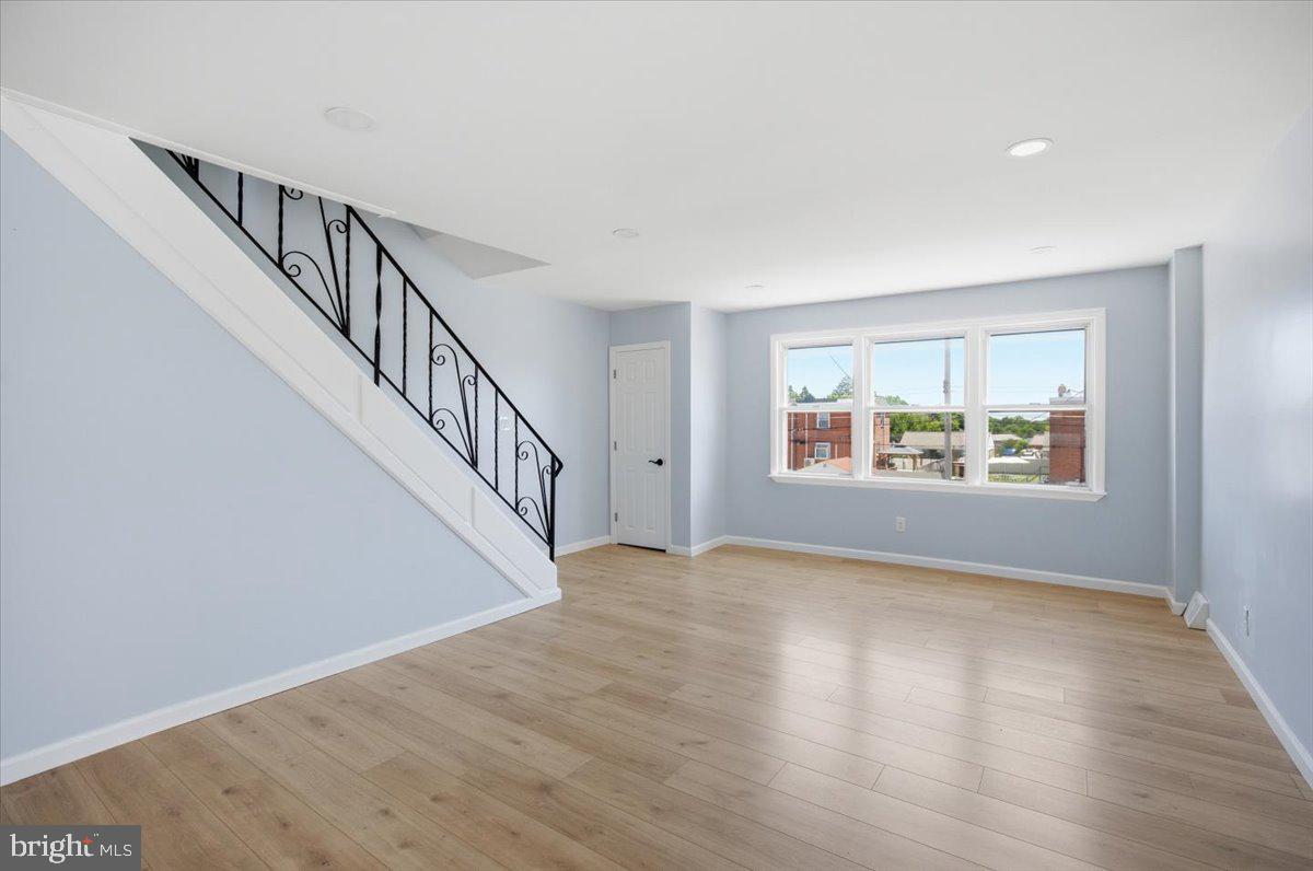 9955 Bridle Road Philadelphia, PA 19115 - Photo 6 of 36 Living Room