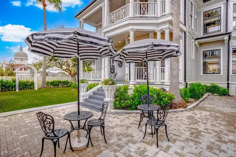 $1,174,000 | 1210 Broadway Avenue J, Galveston, TX 77550