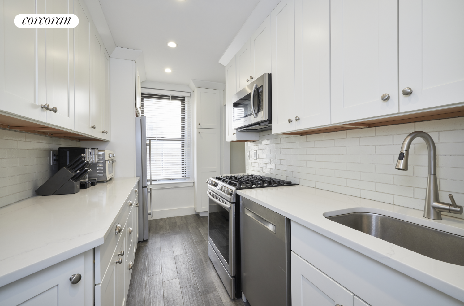 135 East 74th Street, Unit 10C Manhattan, NY 10021 - Photo 4 of 6