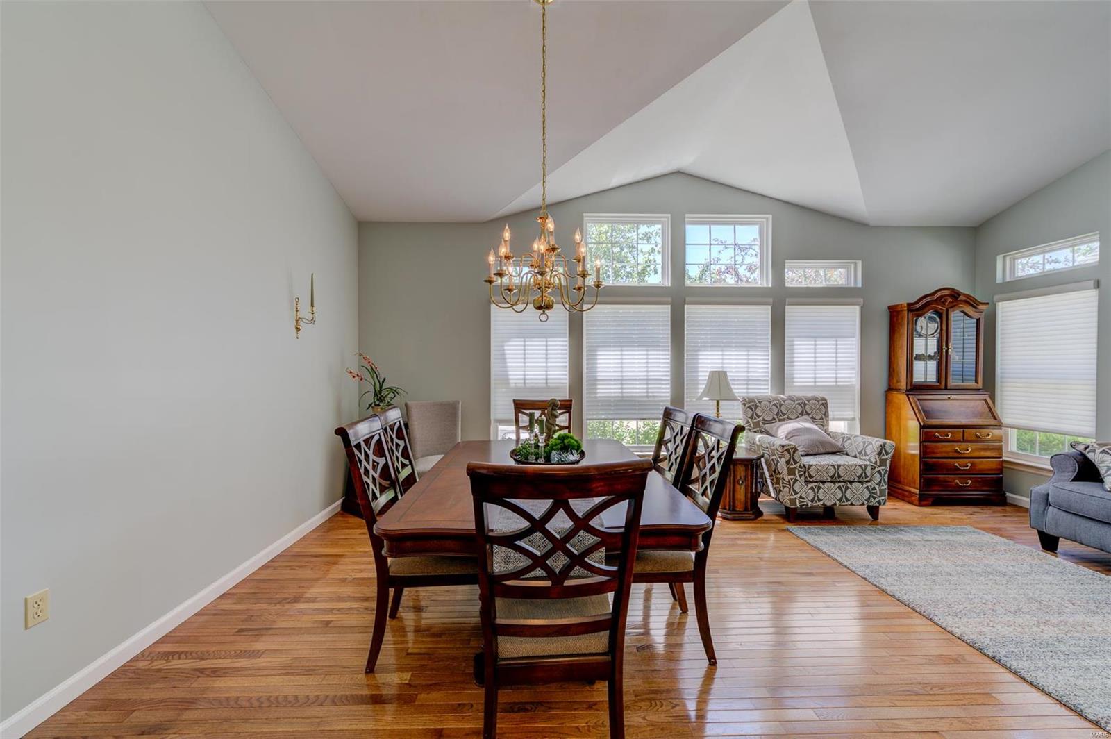 13264 Barrett Chase Circle Ballwin, MO 63021 - Photo 7 of 50