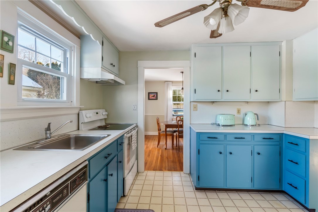 16 Reed Street Tiverton, RI 02878 - Photo 12 of 34