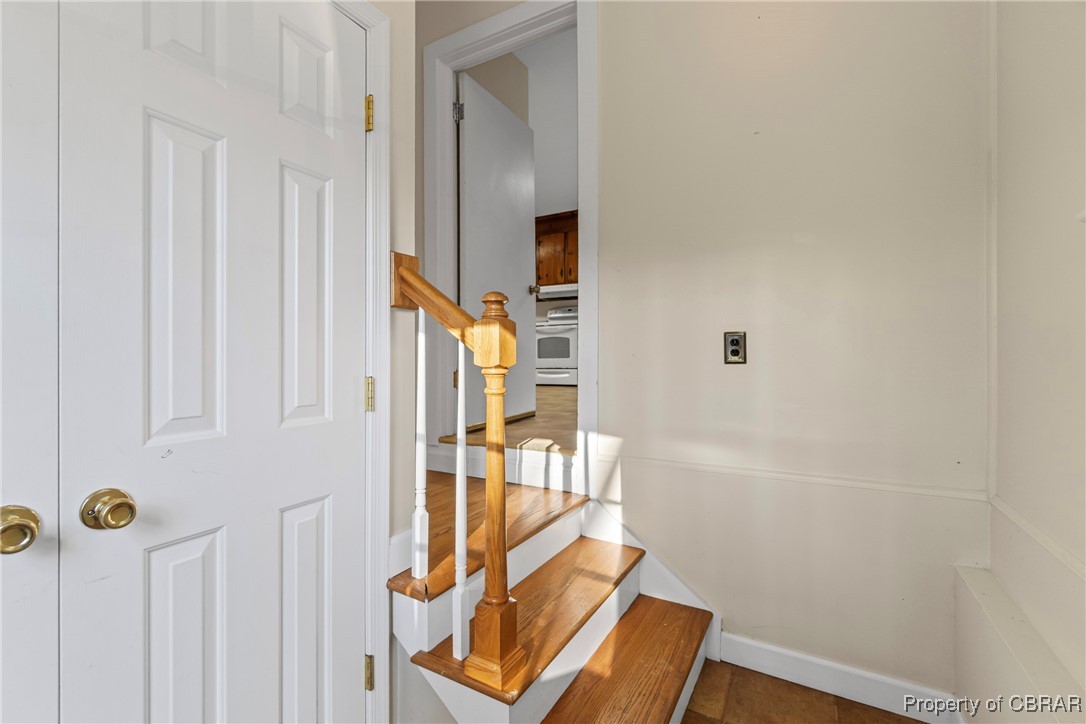 5633 Wilson Creek Road Virginia Beach, VA 23464 - Photo 7 of 44 Stairs with baseboards
