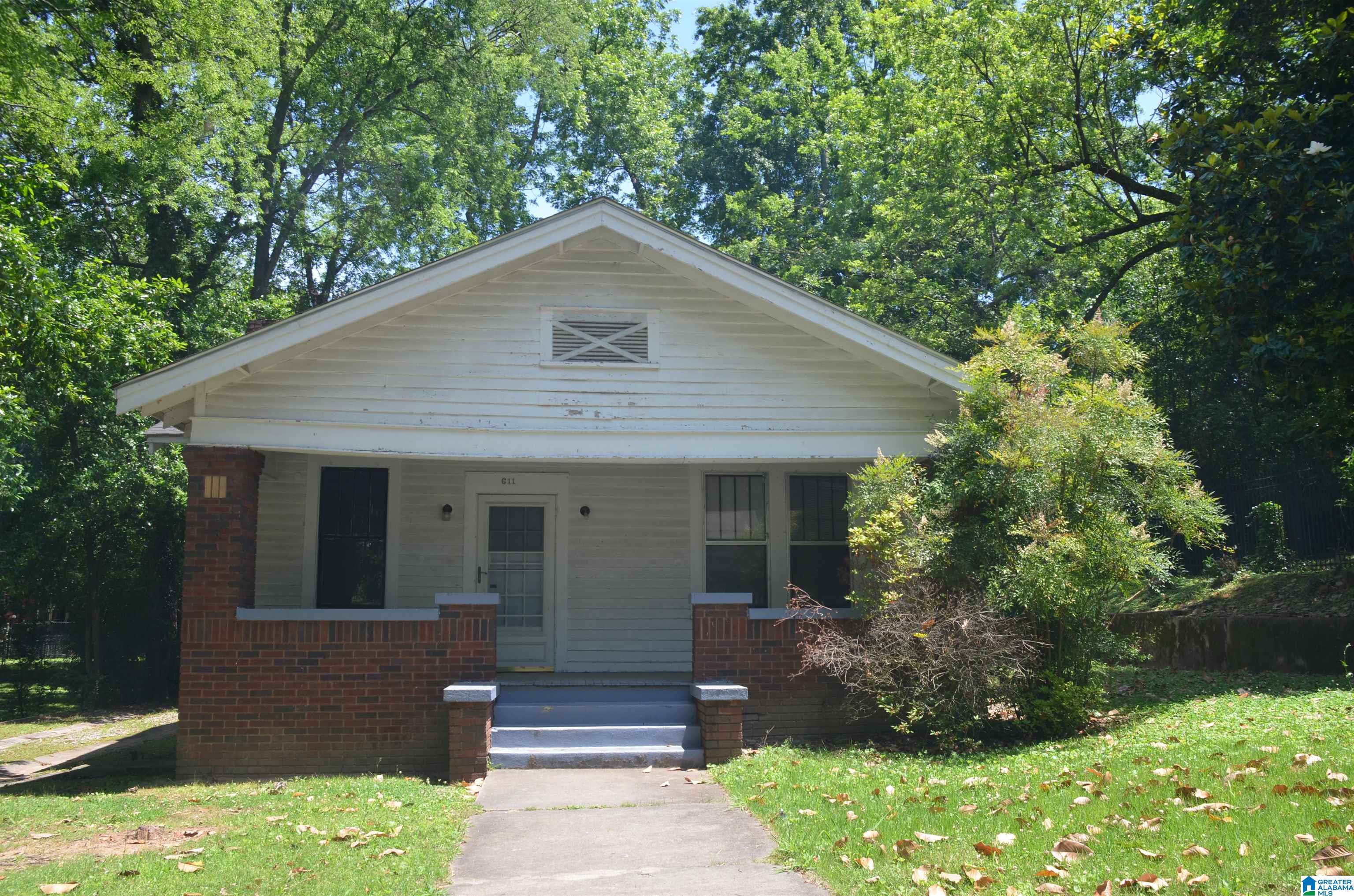 611 Goodwin Avenue Anniston, AL 36207 - Photo 1 of 21