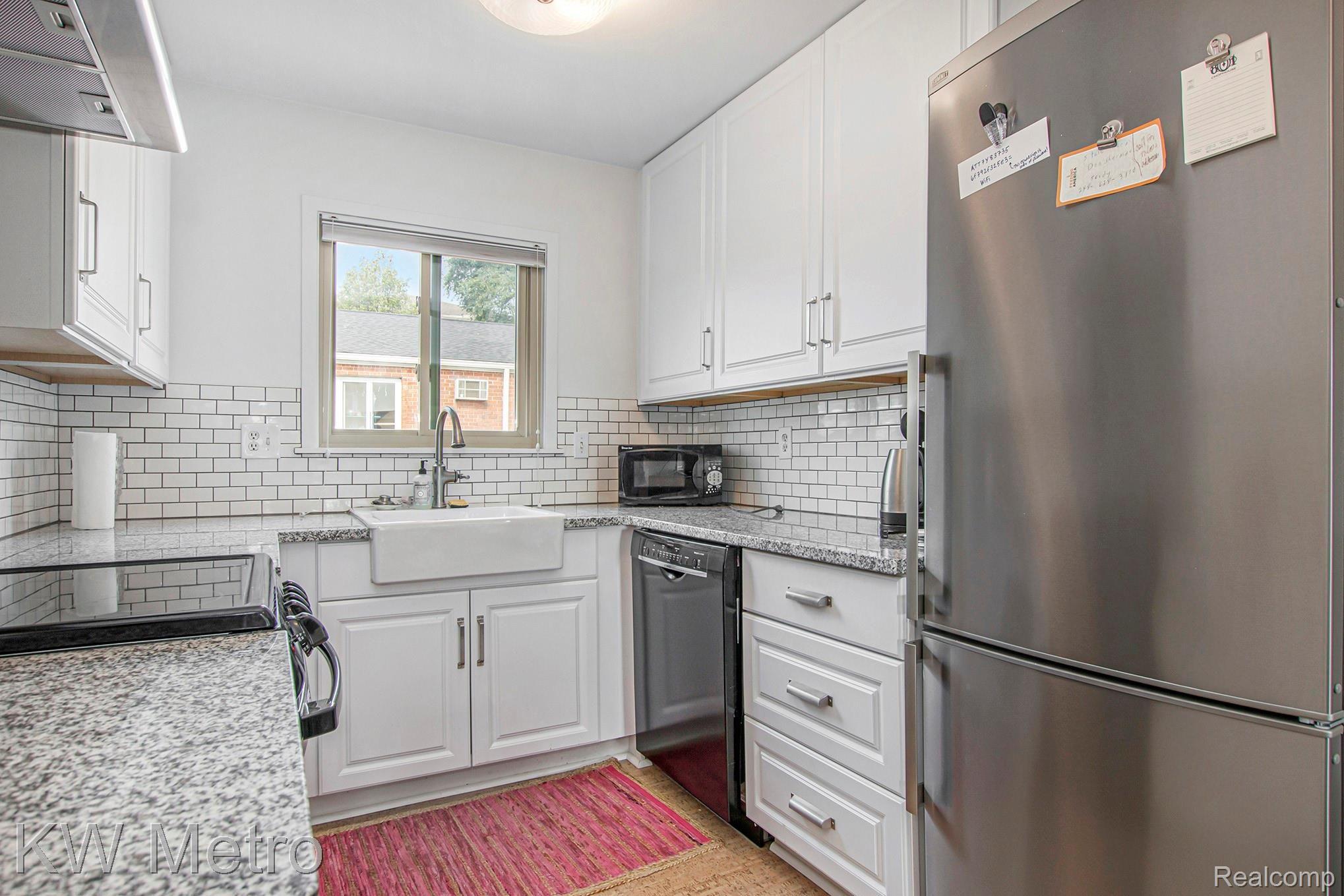 2859 East Maple Road, Unit 12 Birmingham, MI 48009 - Photo 6 of 14 IMG_0056.jpg