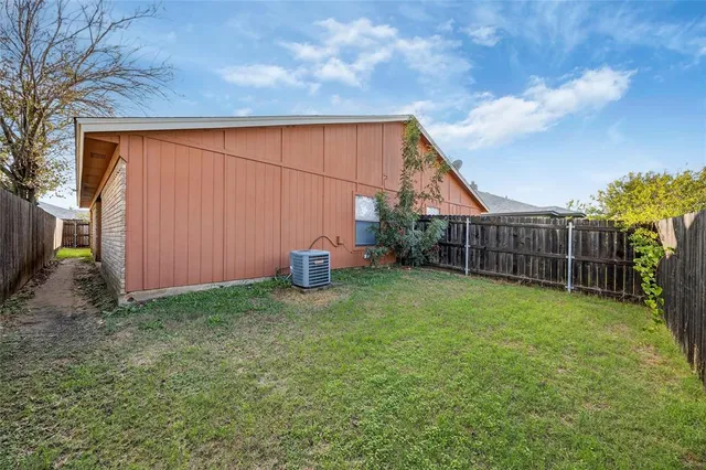 $1,495 | 2724 Countryside Lane, Fort Worth, TX 76133
