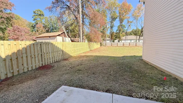 a view of back yard of the house