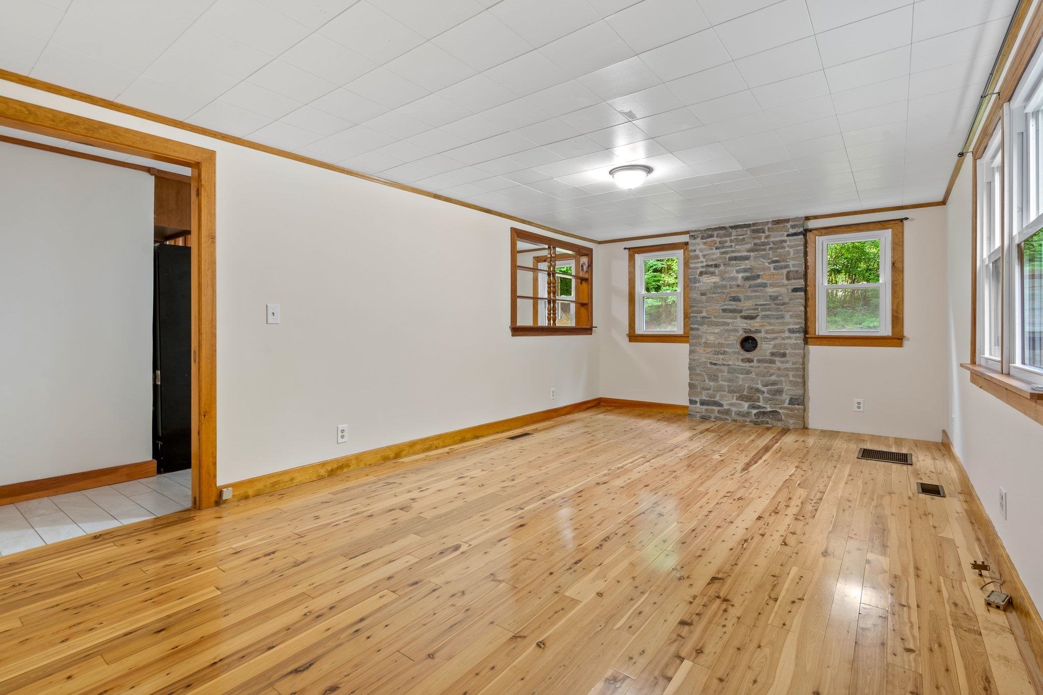 88 Patten Hill Road Hillsborough, NH 03244 - Photo 6 of 40 Gallery Image 6