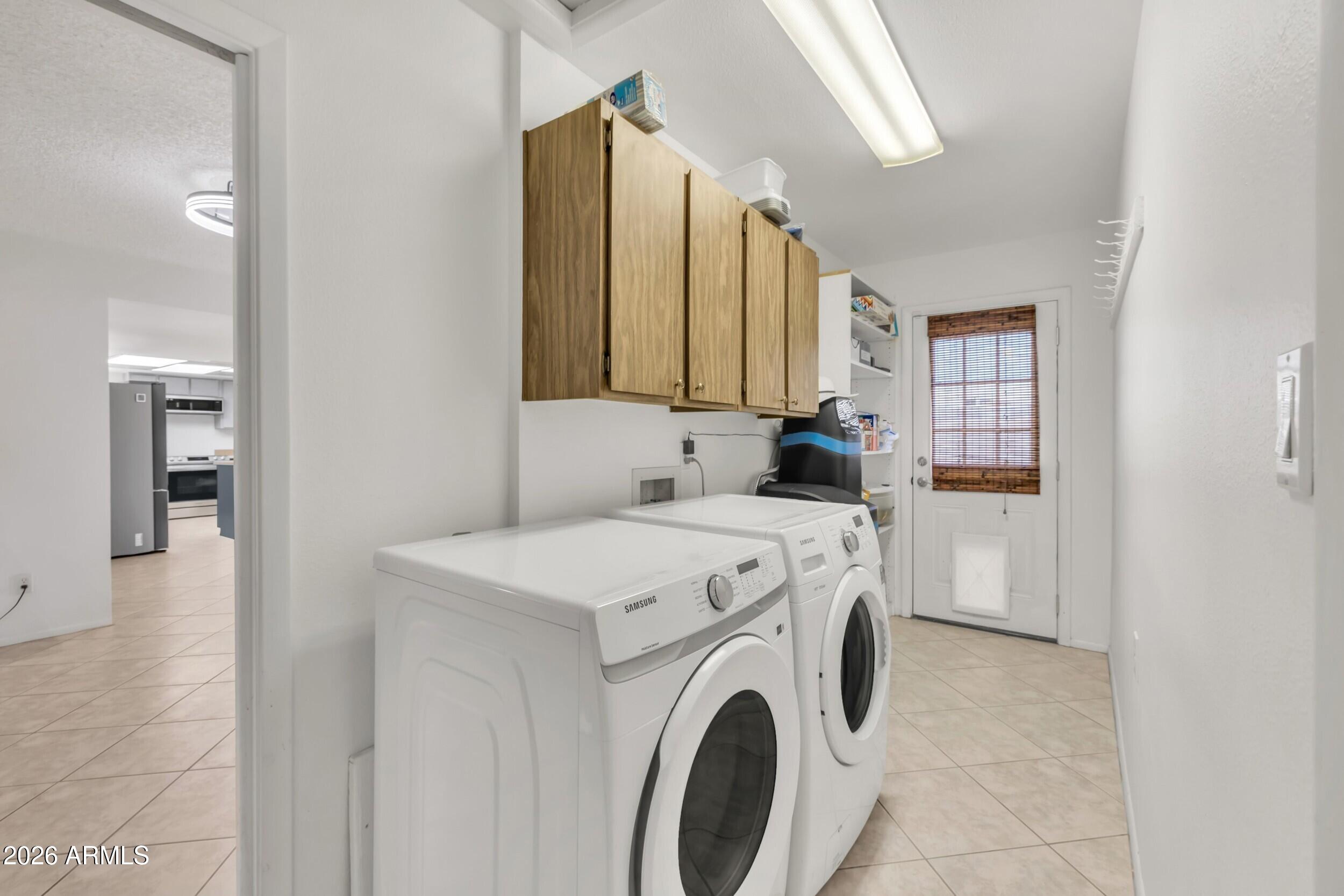 3833 West Phelps Road Phoenix, AZ 85053 - Photo 40 of 55 Laundry Room w/cabinets