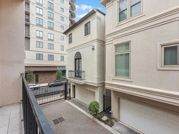 $2,950 | 107 Dennis Street, Houston, TX 77006