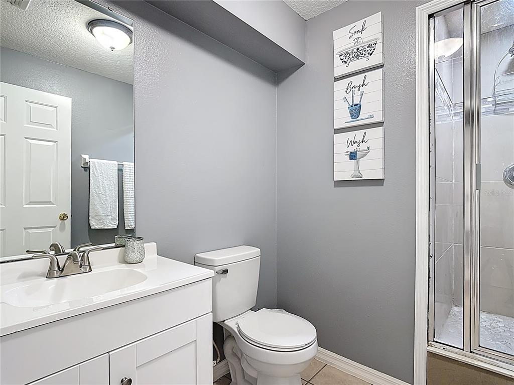320 Mockingbird Road Davenport, FL 33896 - Photo 13 of 34 a bathroom with a sink toilet and a mirror
