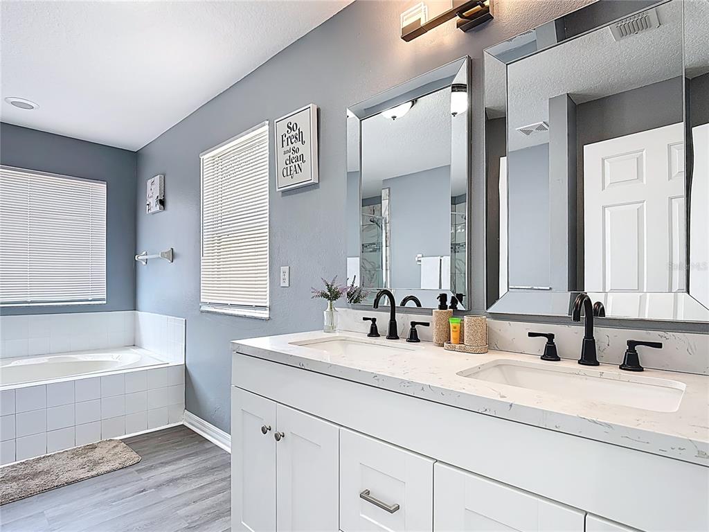 320 Mockingbird Road Davenport, FL 33896 - Photo 17 of 34 a bathroom with a tub sink and mirror