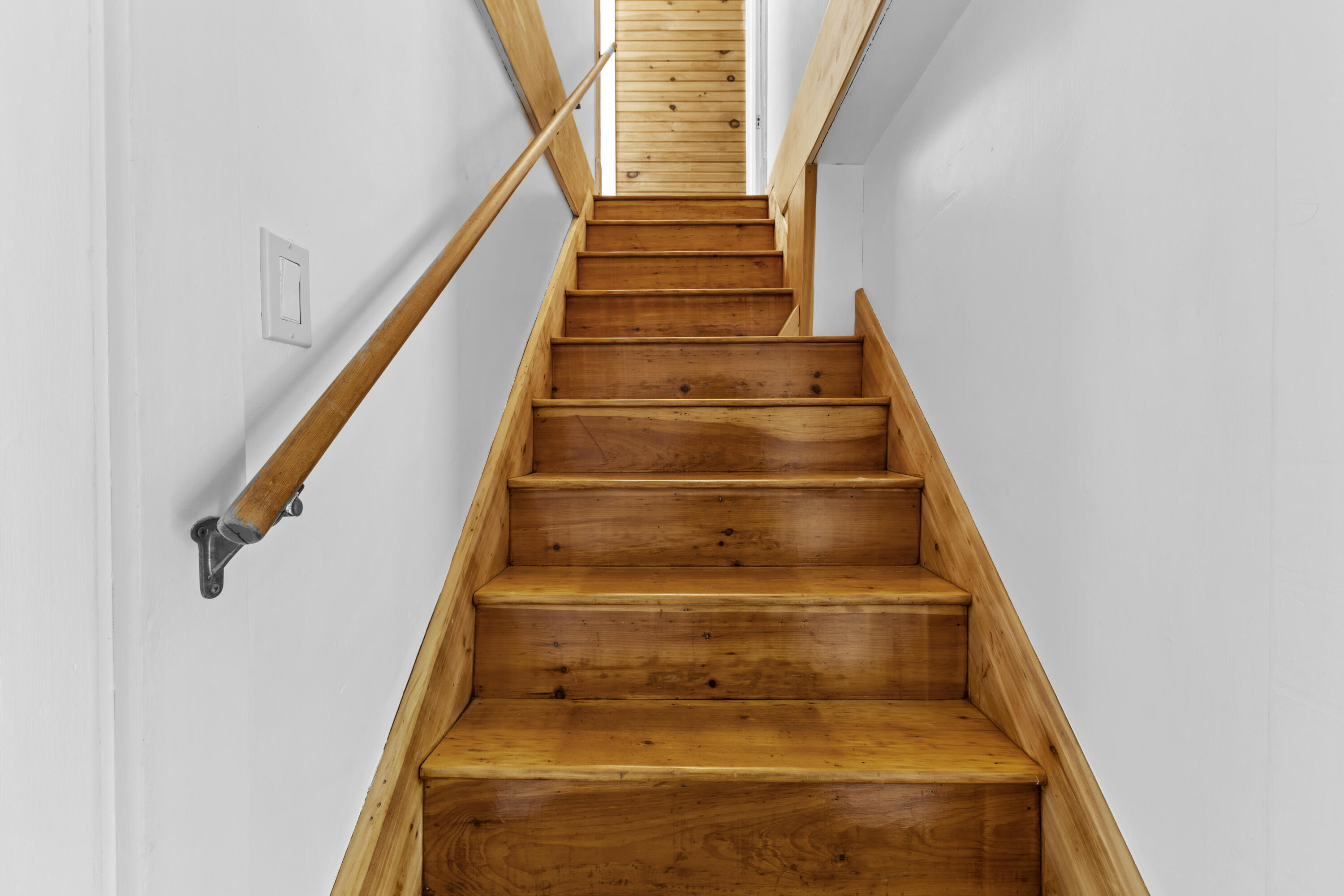25 Bridge Street Milbridge, ME 04658 - Photo 29 of 59 Stairway