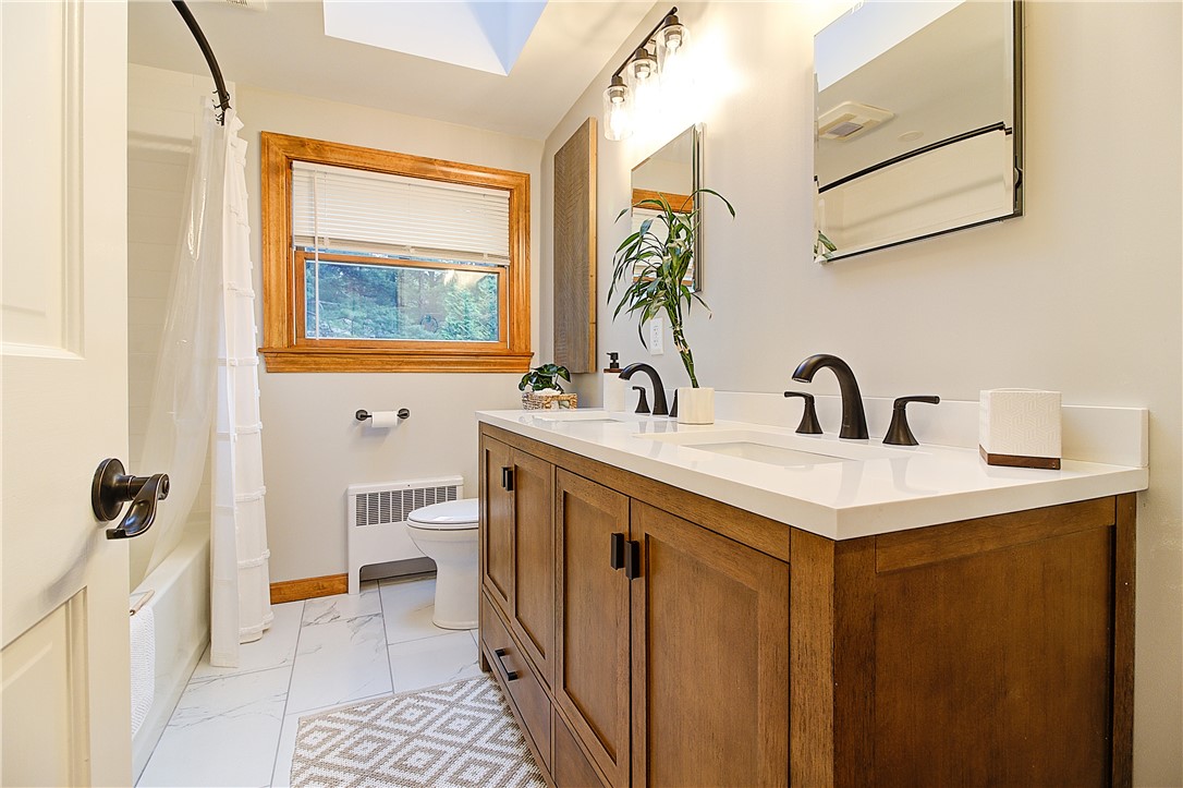 23 Whipple Road Smithfield, RI 02917 - Photo 8 of 15 Main Bath (1of 2)