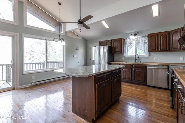 $525,000 | 334 Creekwood Lane, Blounts Creek, NC 27814