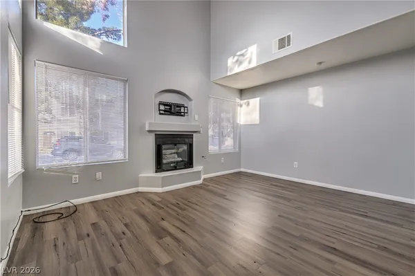 $1,894 | 3950 South Sandhill Road, Unit 112, Las Vegas, NV 89121