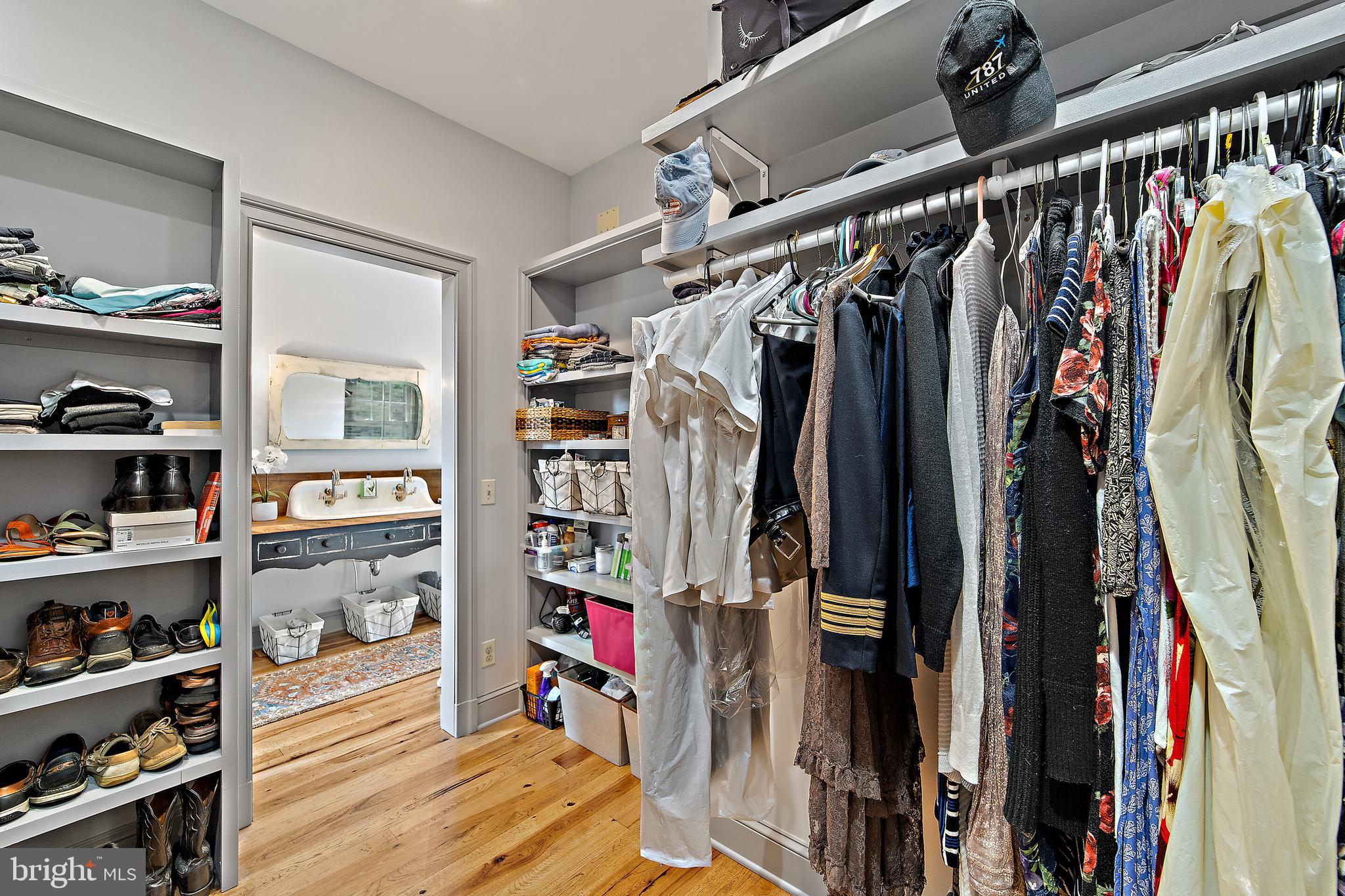 5742 Keyser Road Hume, VA 22639 - Photo 54 of 115 Large walk-in closet