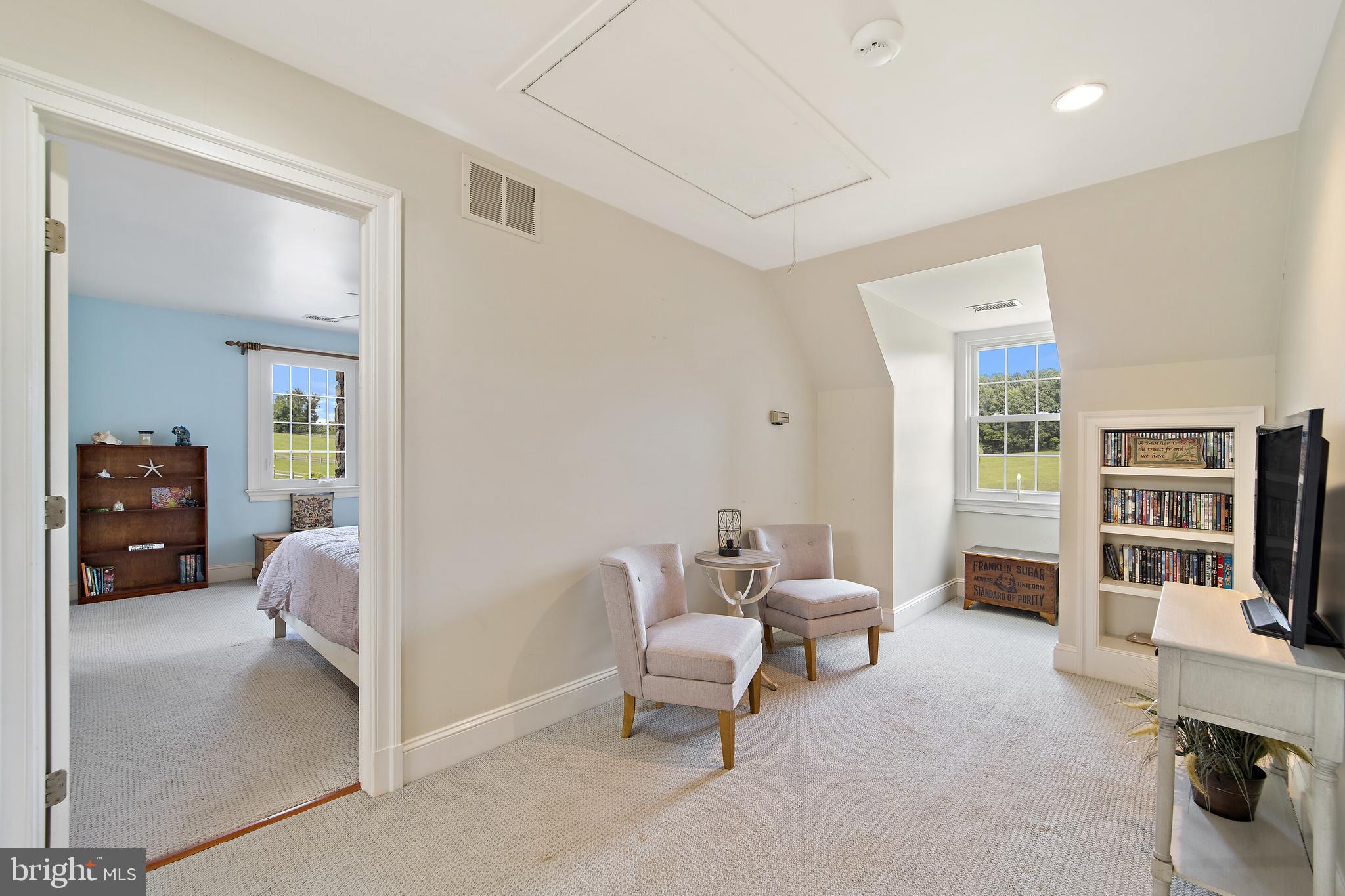 5742 Keyser Road Hume, VA 22639 - Photo 58 of 115 Upper level sitting room