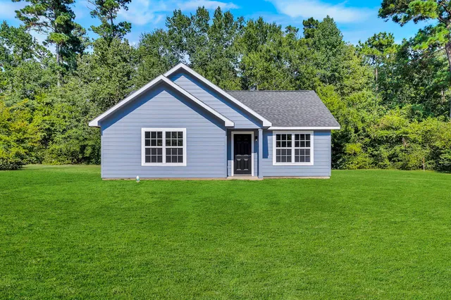 a view of a house with a yard