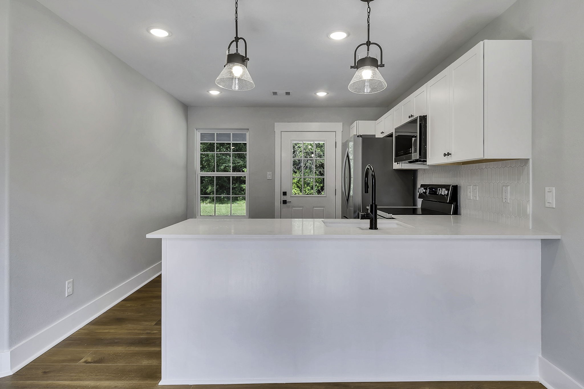 131 Pawnee Onalaska, TX 77360 - Photo 9 of 23 a view of kitchen with stainless steel appliances granite countertop a refrigerator a stove a sink and a window