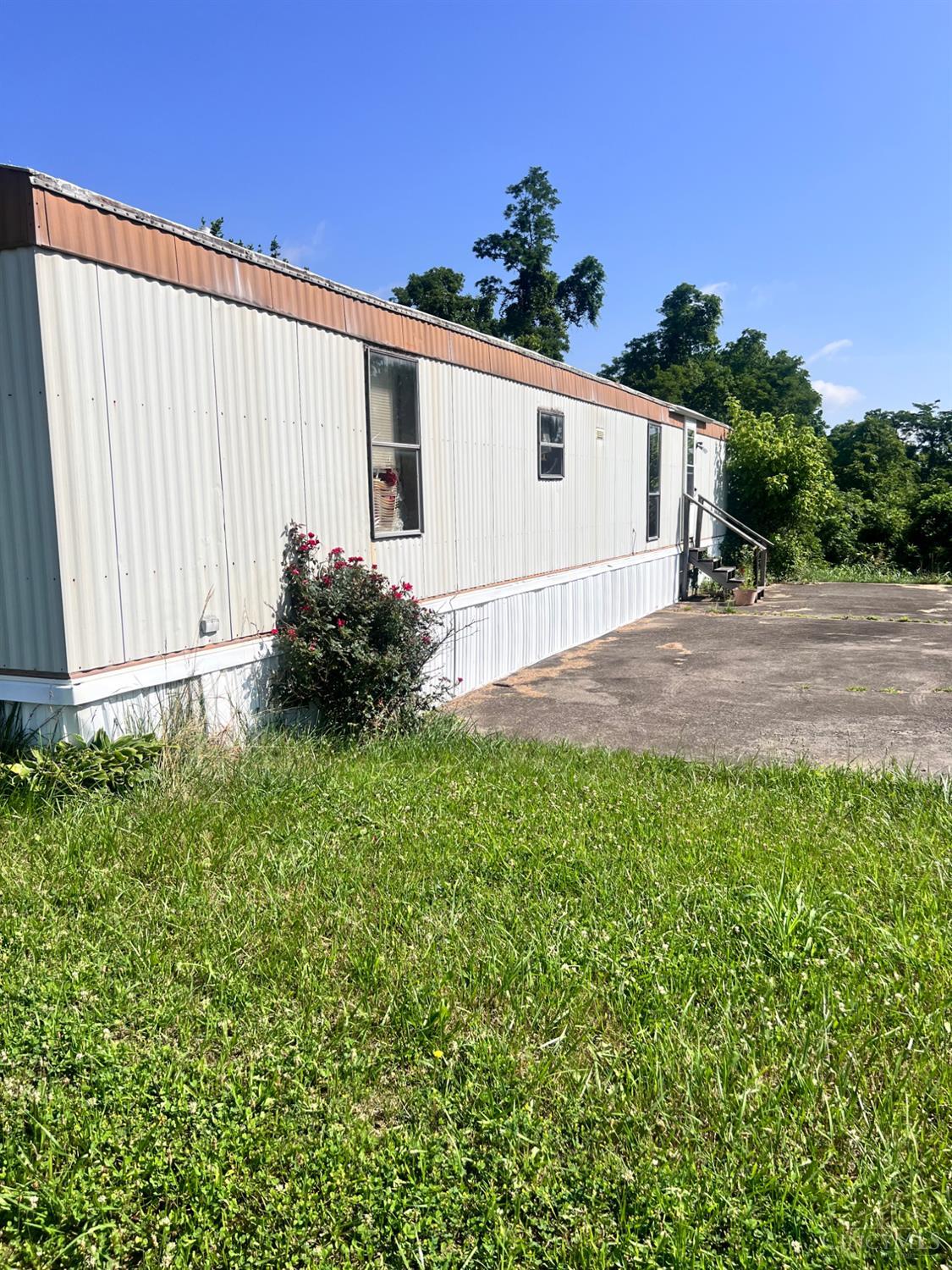 2046 Old State Road Manchester, OH 45144 - Photo 2 of 7