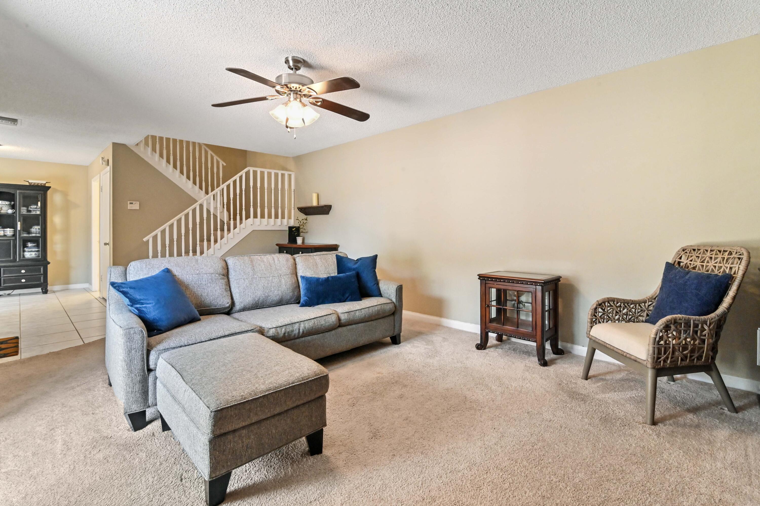 6927 69th Way West Palm Beach, FL 33407 - Photo 11 of 28 08 living room 03