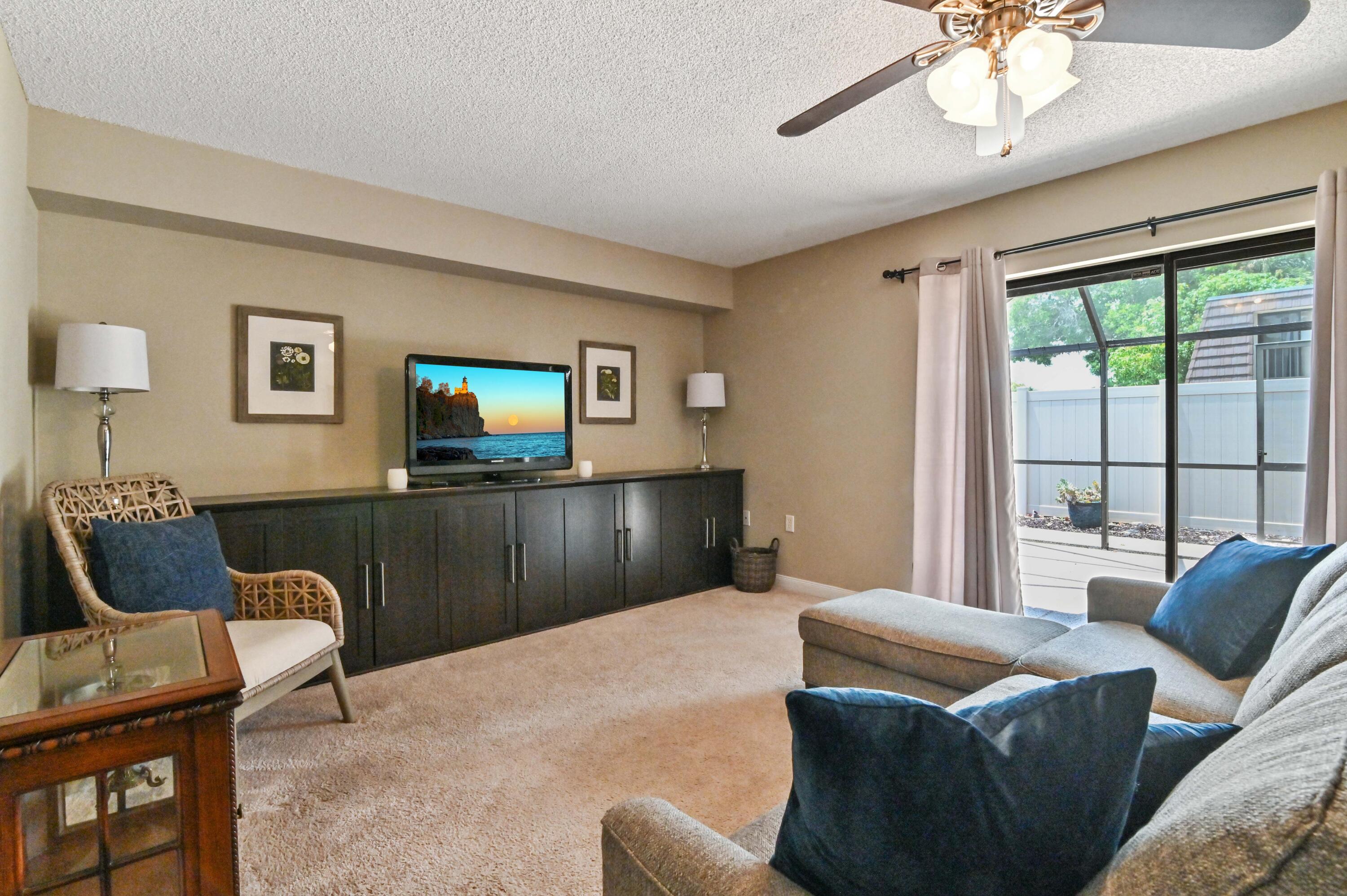 6927 69th Way West Palm Beach, FL 33407 - Photo 12 of 28 09 living room 04