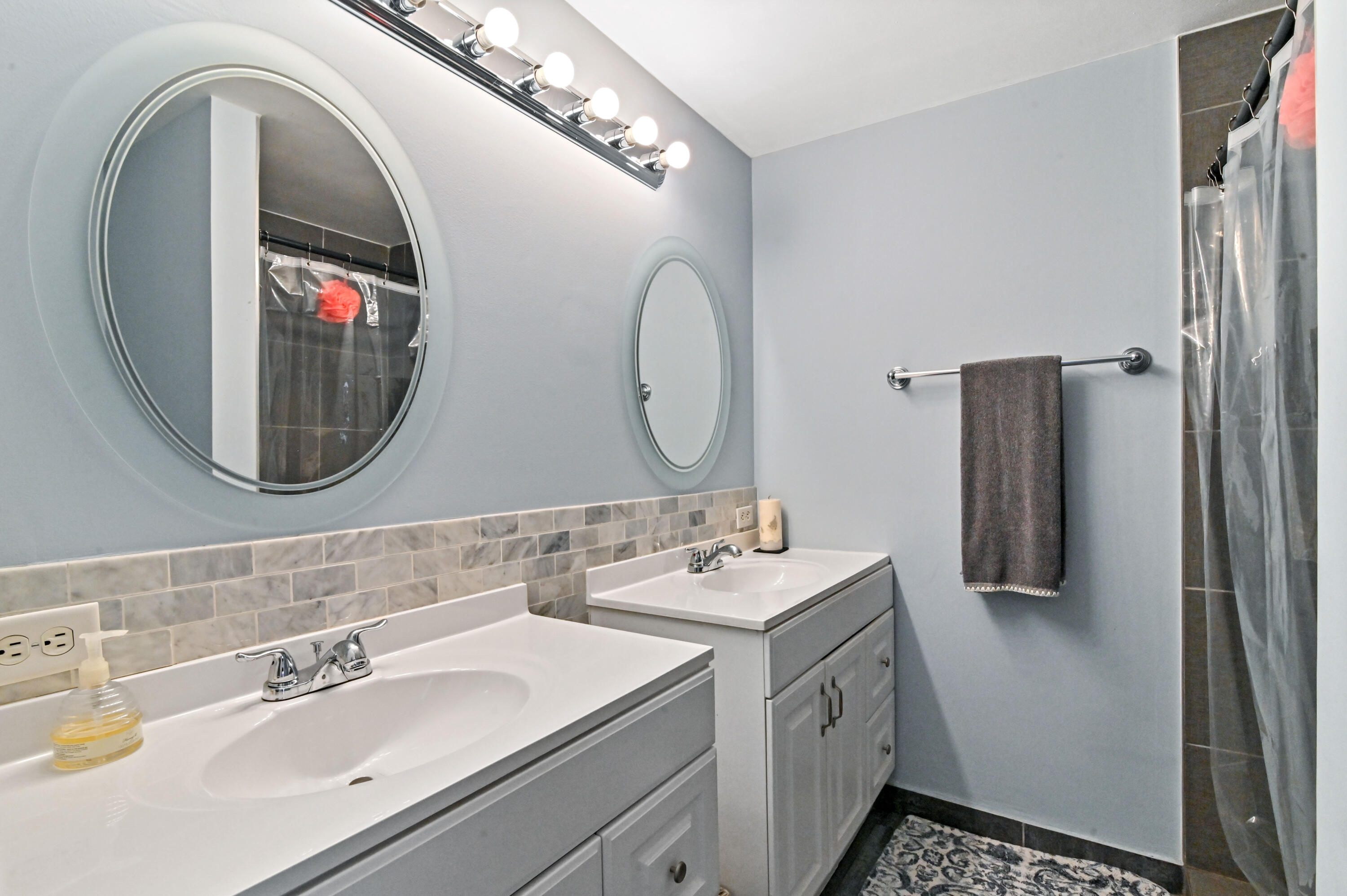 6927 69th Way West Palm Beach, FL 33407 - Photo 16 of 28 20 bathroom 01