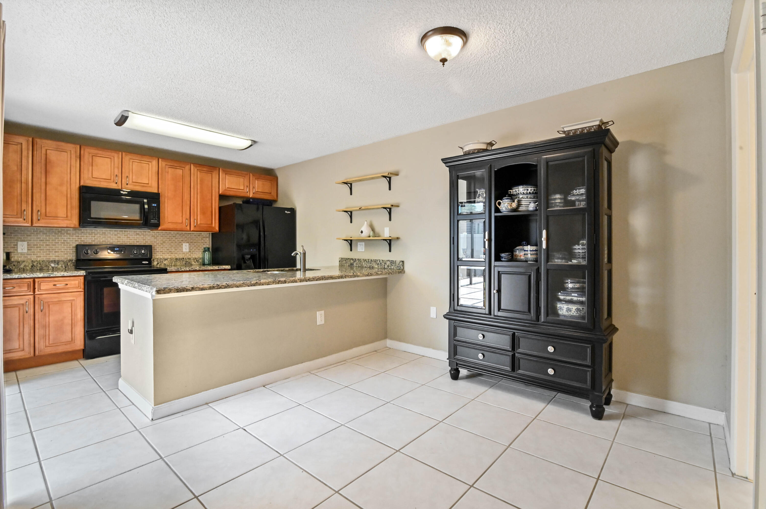 6927 69th Way West Palm Beach, FL 33407 - Photo 4 of 28 10 dining area 01