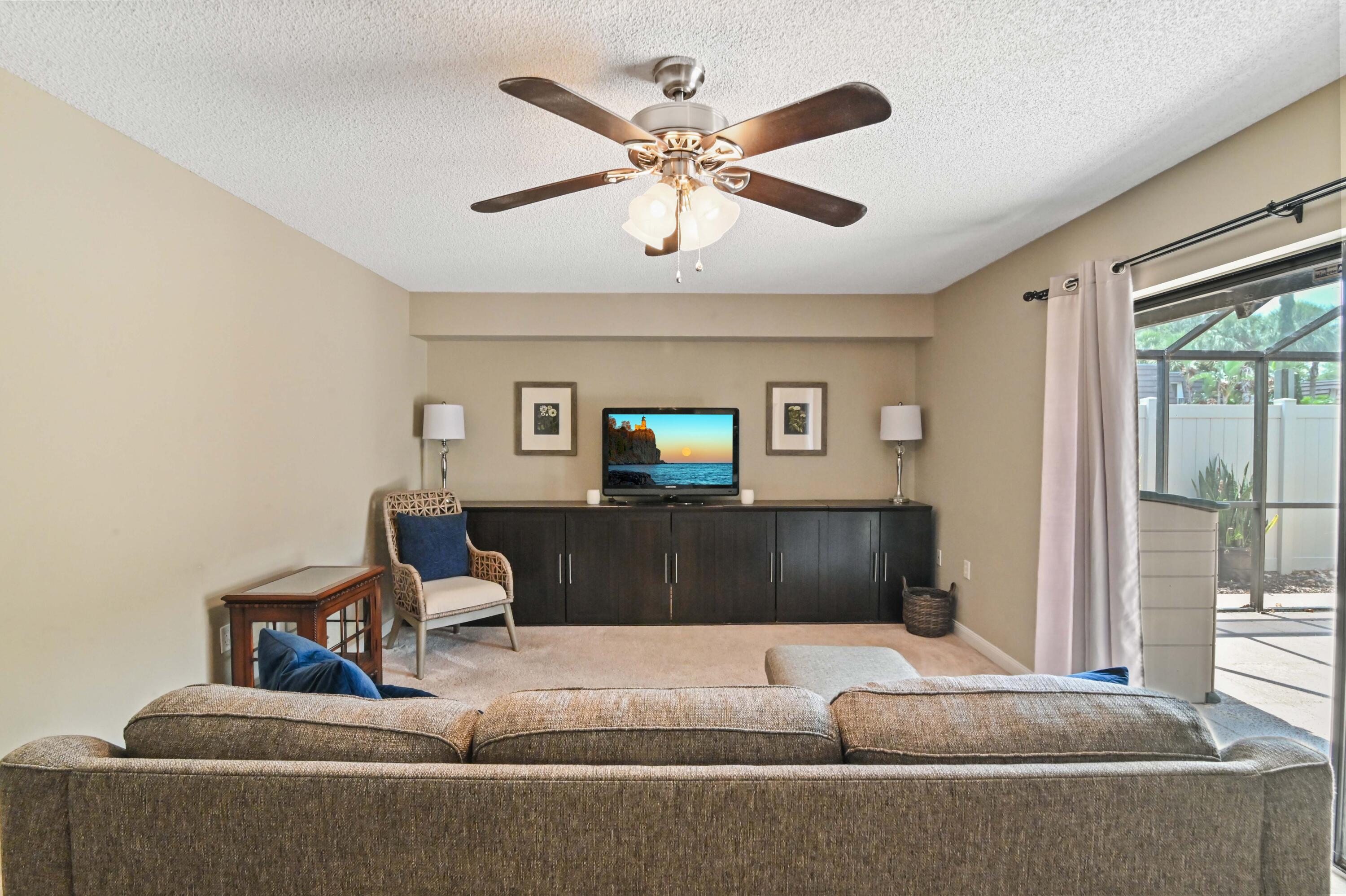 6927 69th Way West Palm Beach, FL 33407 - Photo 10 of 28 07 living room 02