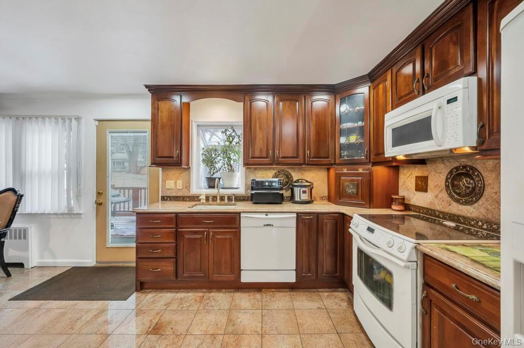 178 Gerhard Road Plainview, NY 11803 - Photo 8 of 19