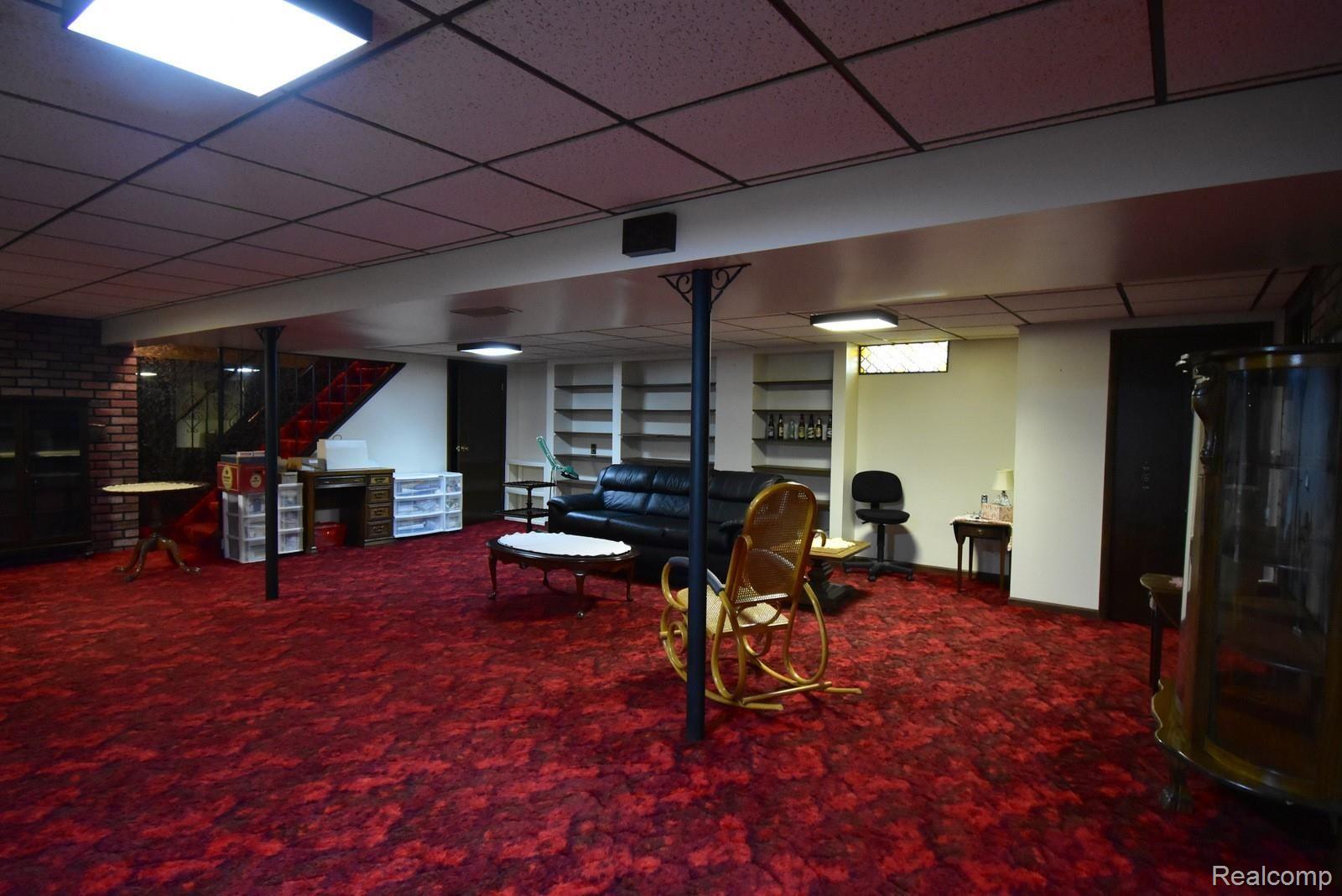 8571 Farley Road Pinckney, MI 48169 - Photo 17 of 32 14 FAMILY ROOM.JPG